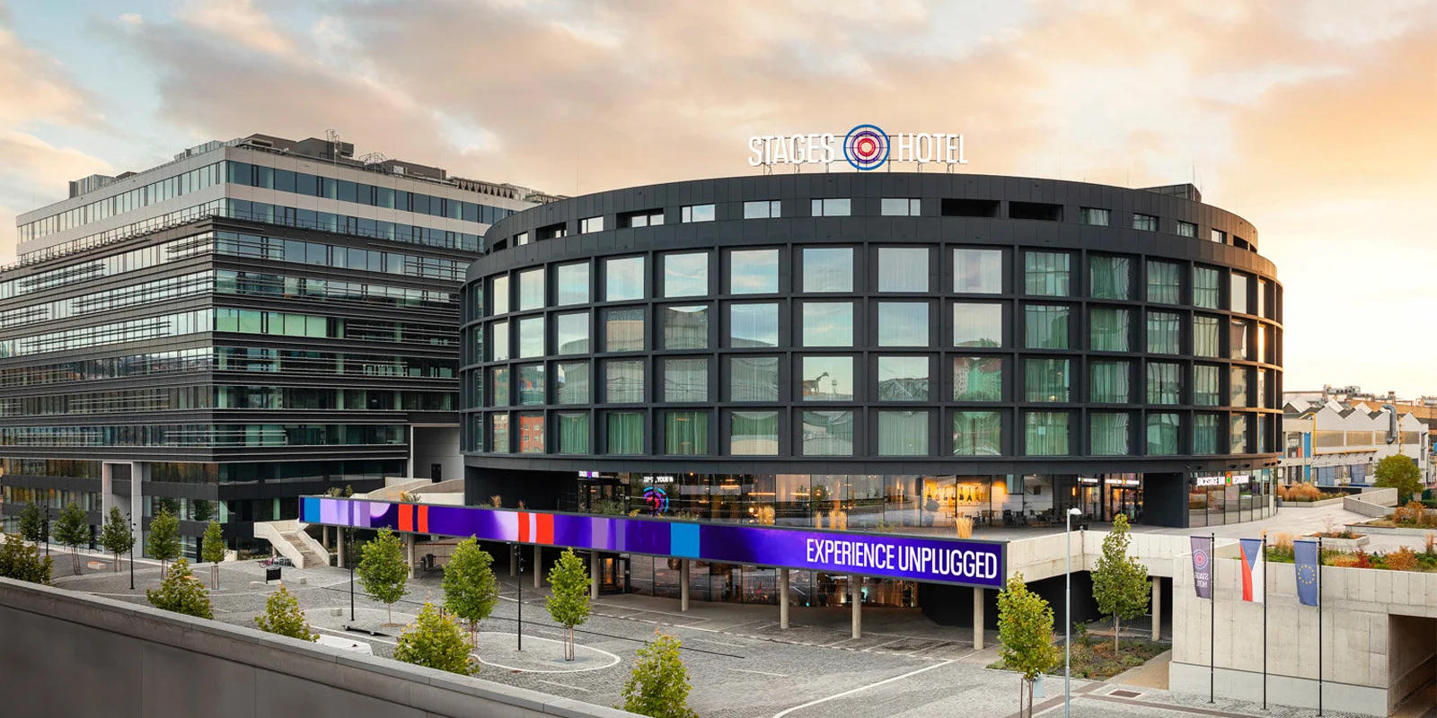 Moderní Stages Hotel**** u O2 areny: vyhlášená kuchyně, parkování v ceně a skvělá dostupnost do centra
