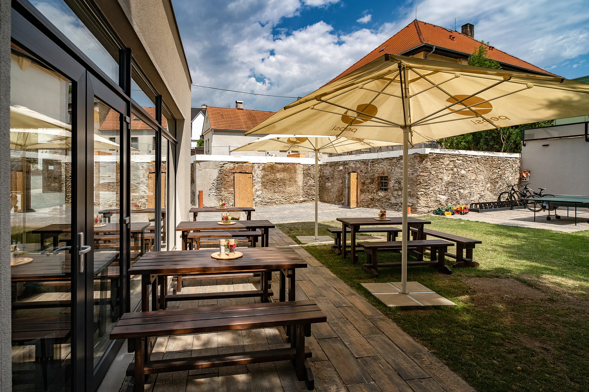 Dovolená na jihu Čech: hotel se snídaněmi, bazénem i privátním wellness