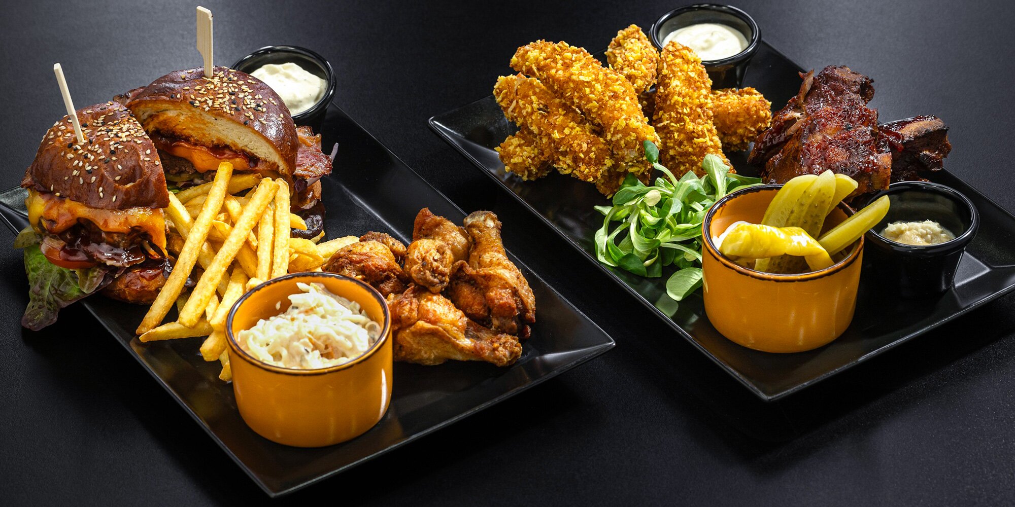 Americká hostina s burgery, žebry i křídly pro 2 či 4