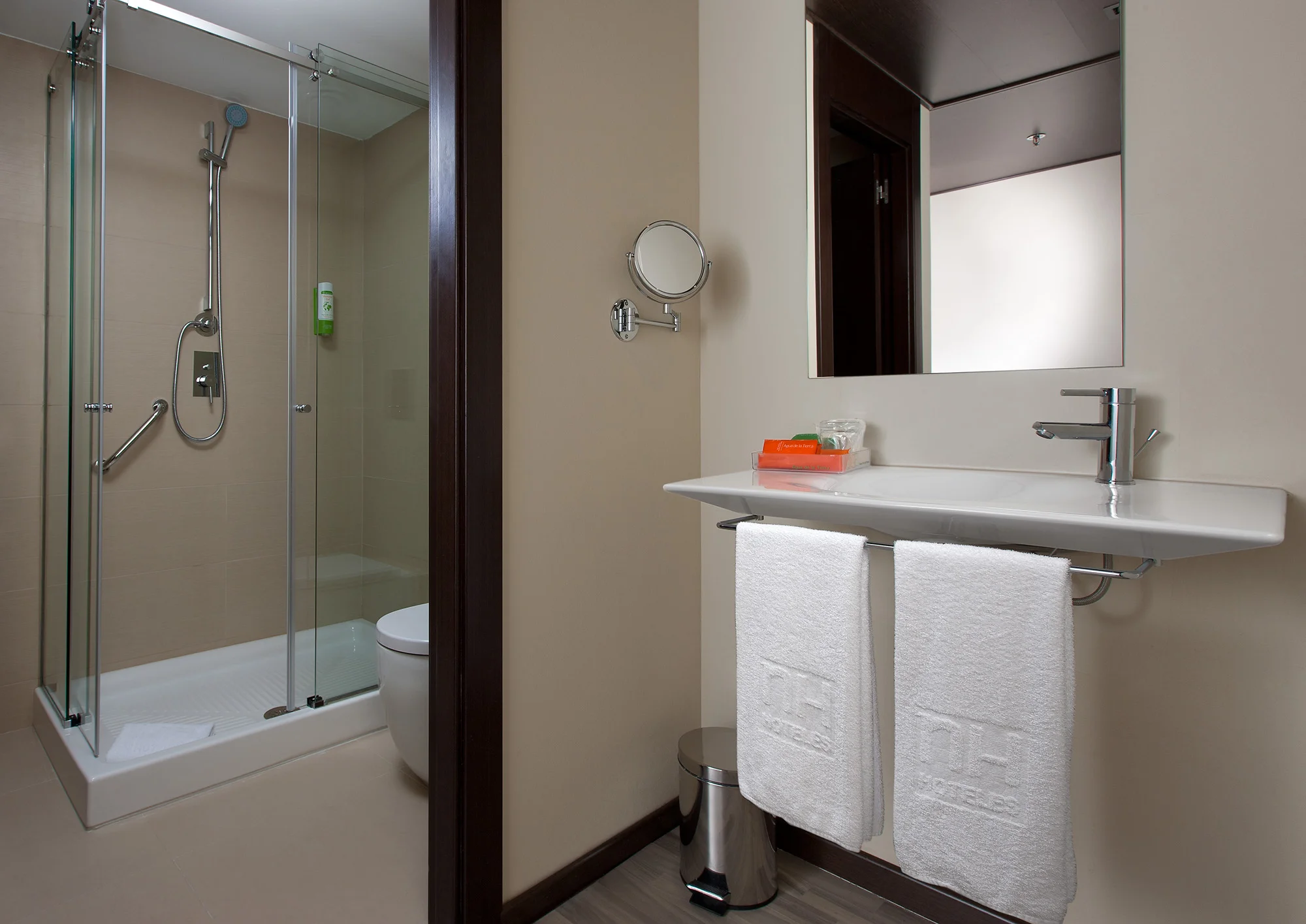 Moderní hotel v Barceloně: jen 15 minut od pláže, skvělá dostupnost do centra, snídaně v ceně