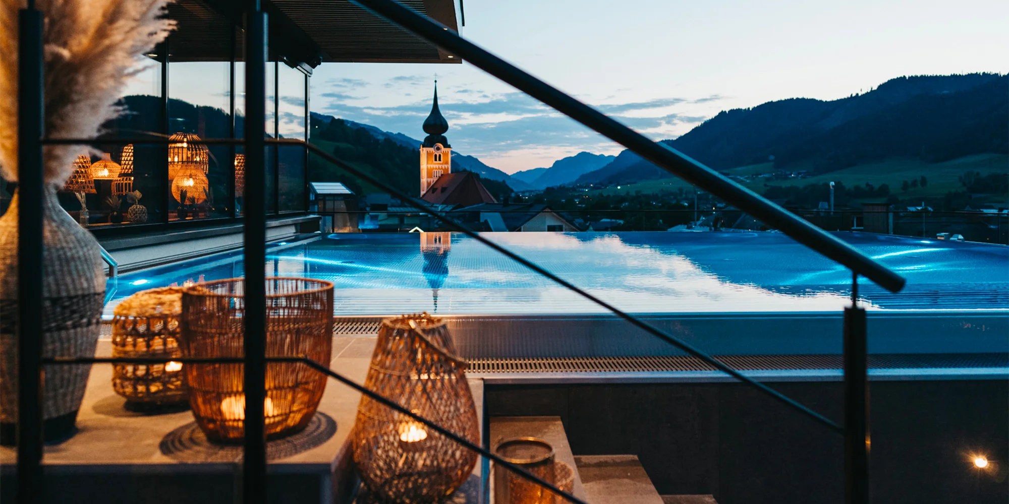 Krásný hotel ve Schladmingu: wellness a střešní bazén, polopenze plus a sommercard s lanovkami zdarma