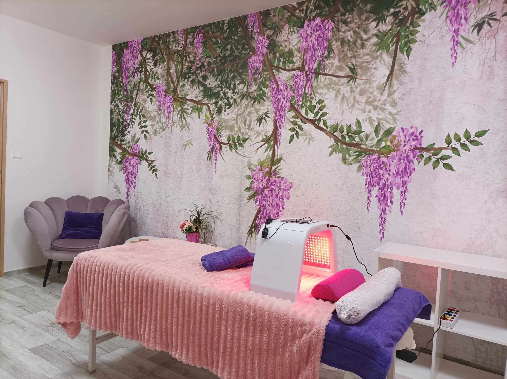 Hloubkové čištění pleti vč. masáže, diamantová dermabraze i světelná terapie proti vráskám i akné