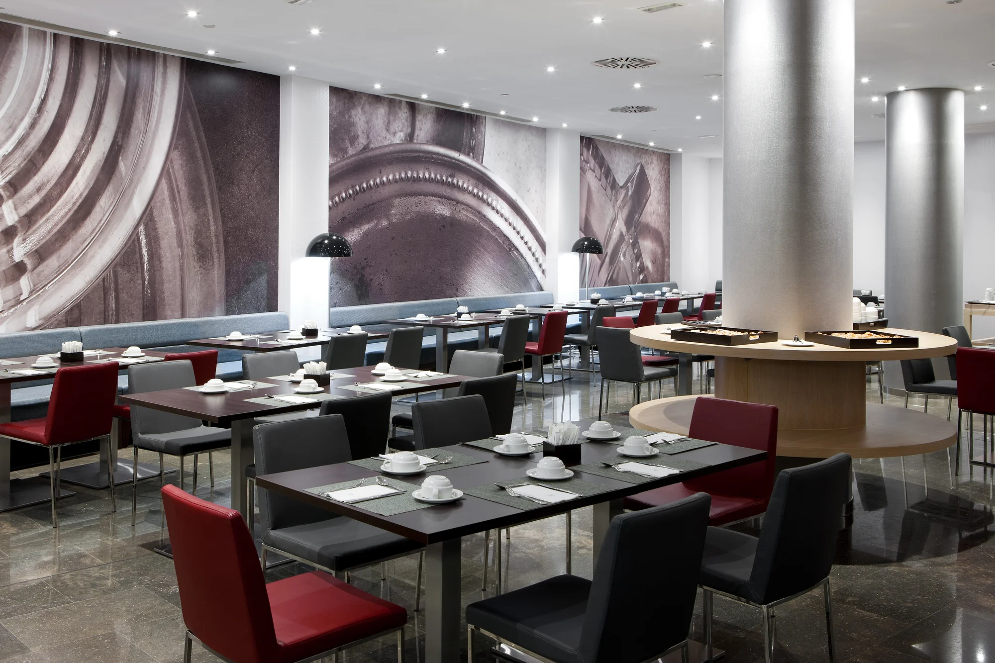 Moderní hotel v Barceloně: jen 15 minut od pláže, skvělá dostupnost do centra, snídaně v ceně
