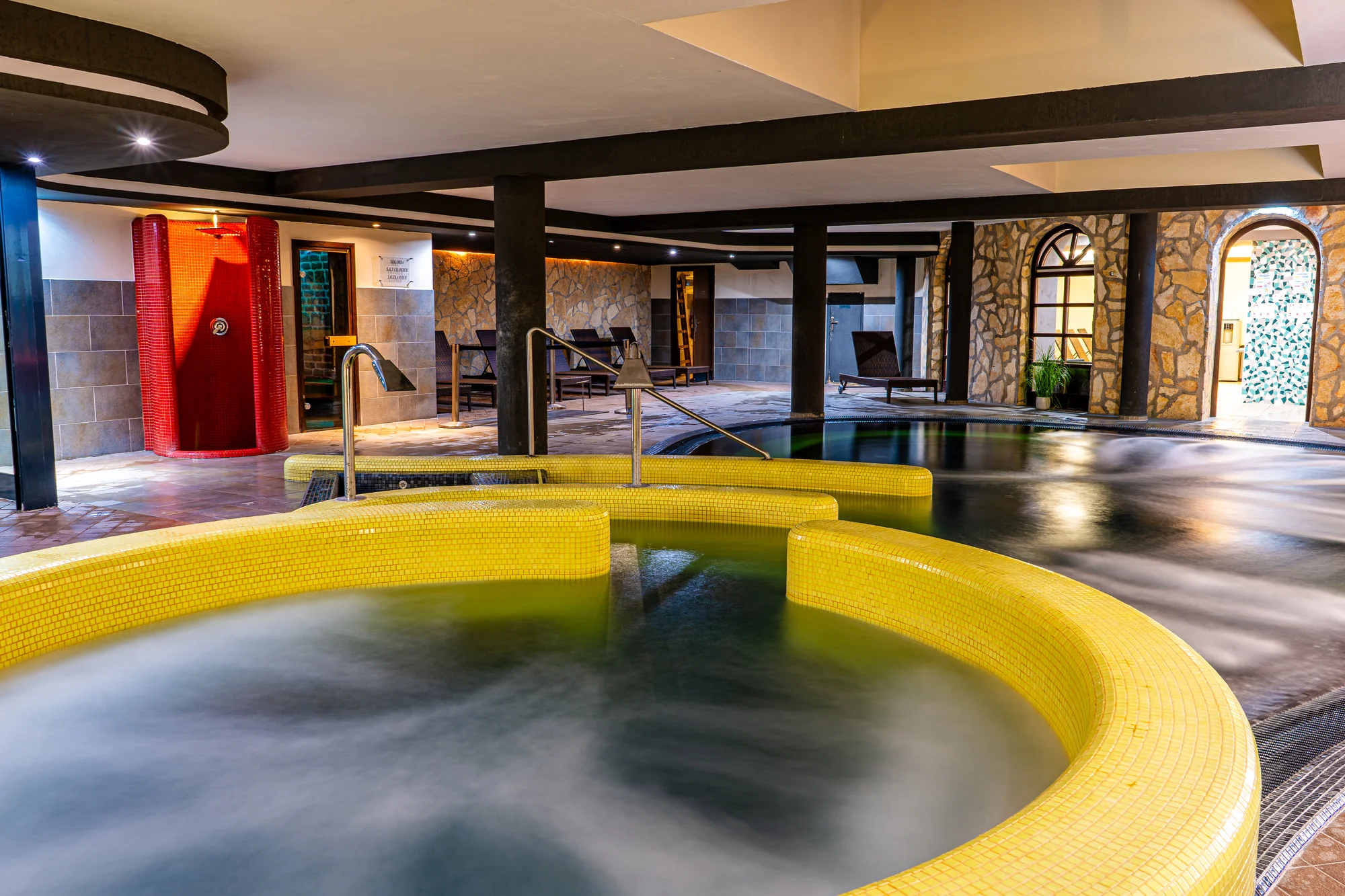 Luxusní pobyt na zámku: neomezený wellness, snídaně i polopenze, kousek od Miškovce, 2 děti zdarma