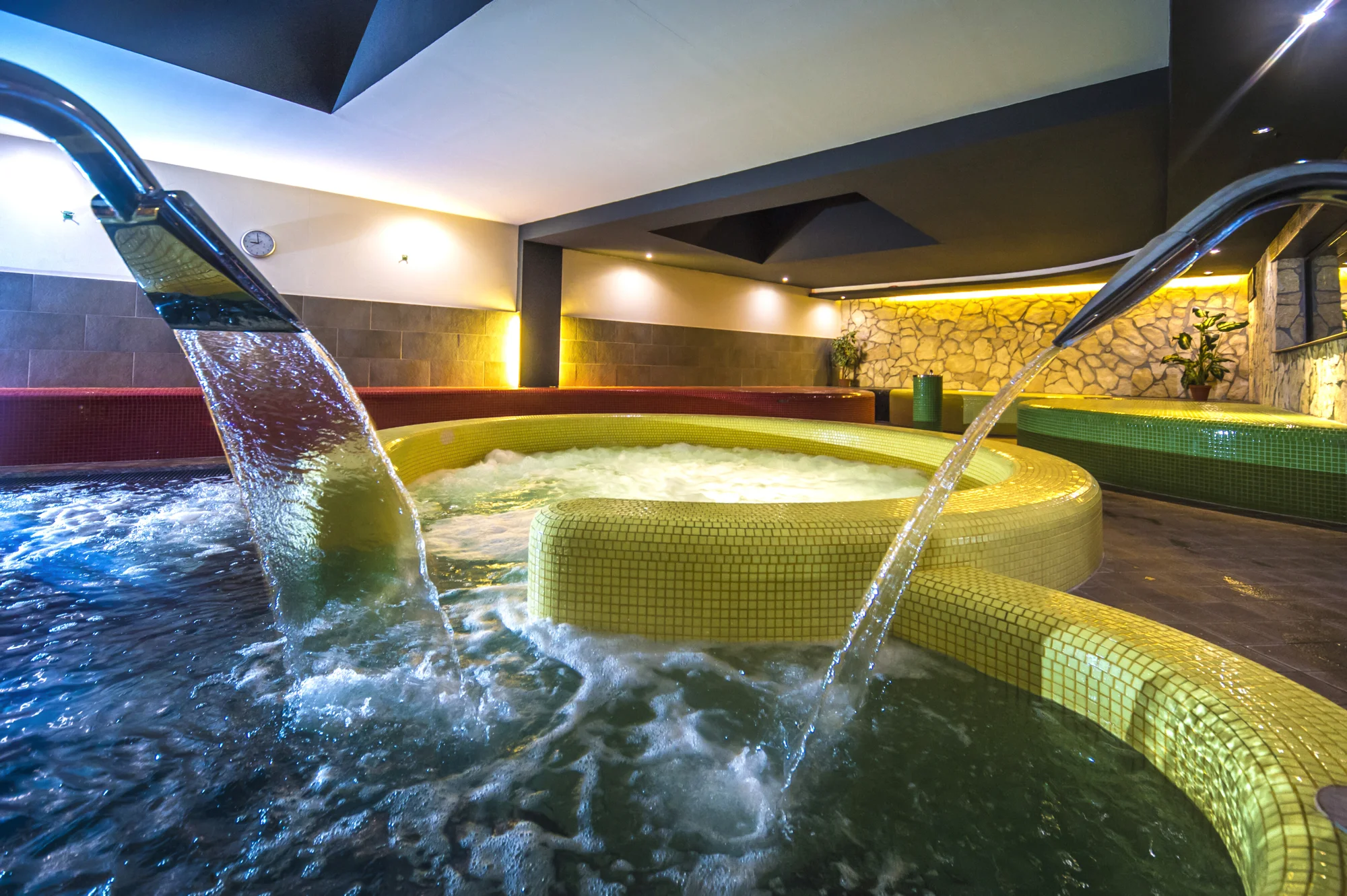 Luxusní pobyt na zámku: neomezený wellness, snídaně i polopenze, kousek od Miškovce, 2 děti zdarma