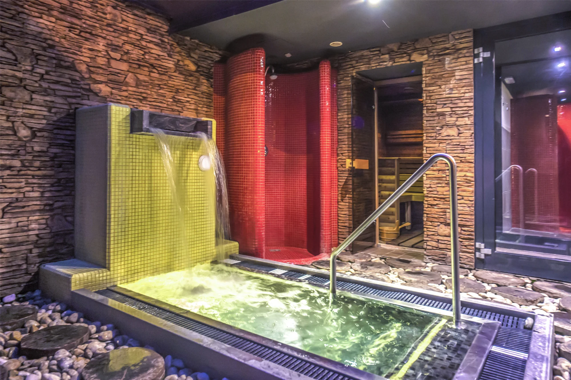 Luxusní pobyt na zámku: neomezený wellness, snídaně i polopenze, kousek od Miškovce, 2 děti zdarma