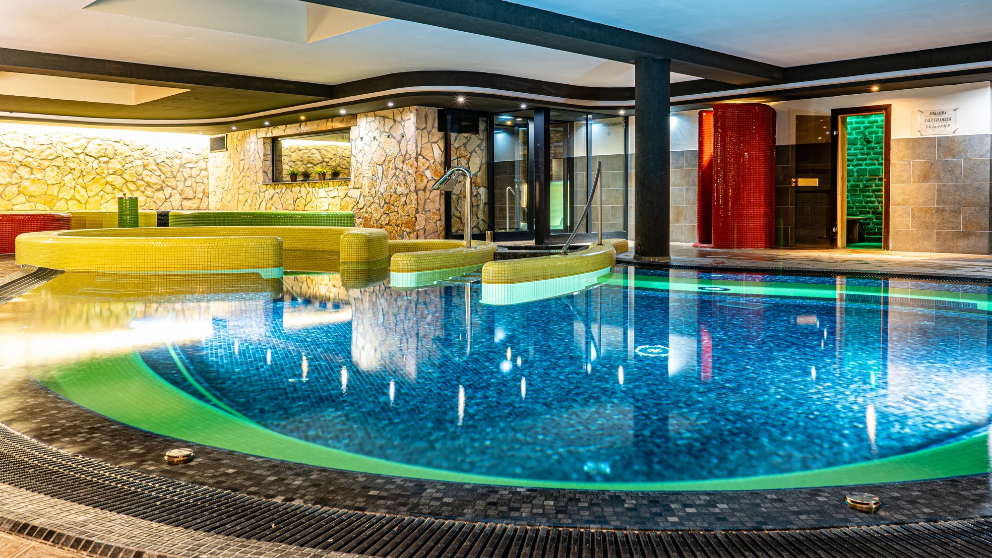 Luxusní pobyt na zámku: neomezený wellness, snídaně i polopenze, kousek od Miškovce, 2 děti zdarma