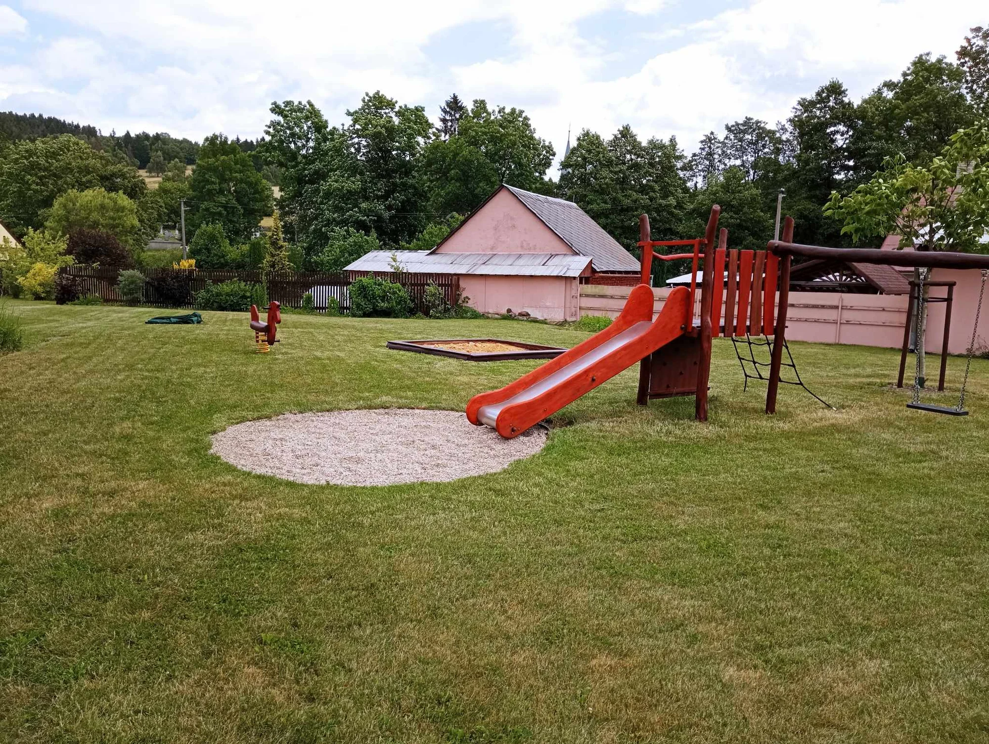 Útulný penzion v Jeseníkách: apartmán až pro 6 osob, výlety do Velkých Losin, na Praděd i k vodopádům