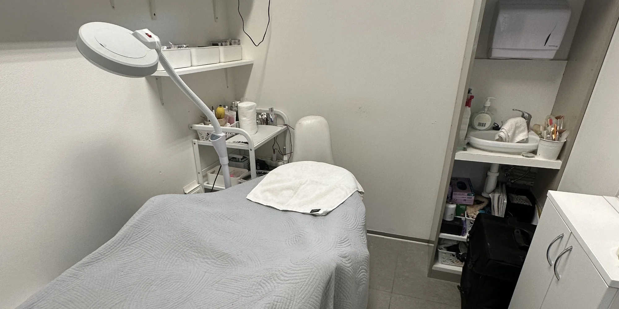 Prodloužení a zahuštění řas objemovou metodou či řasa na řasu včetně kartáčku na pročesání