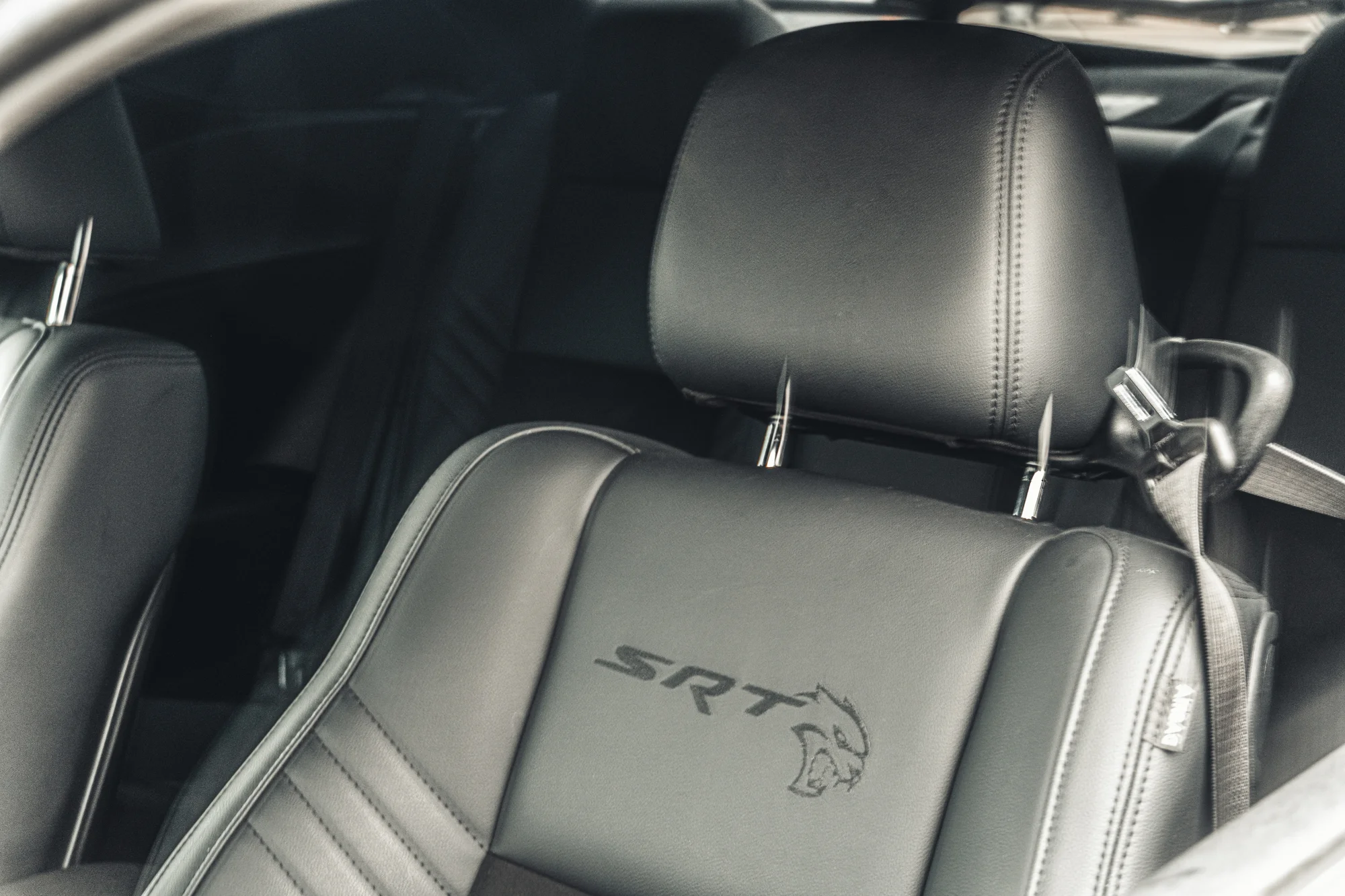 Brutální Dodge Challenger SRT Wide Body: spolujízda, řízení či pronájem