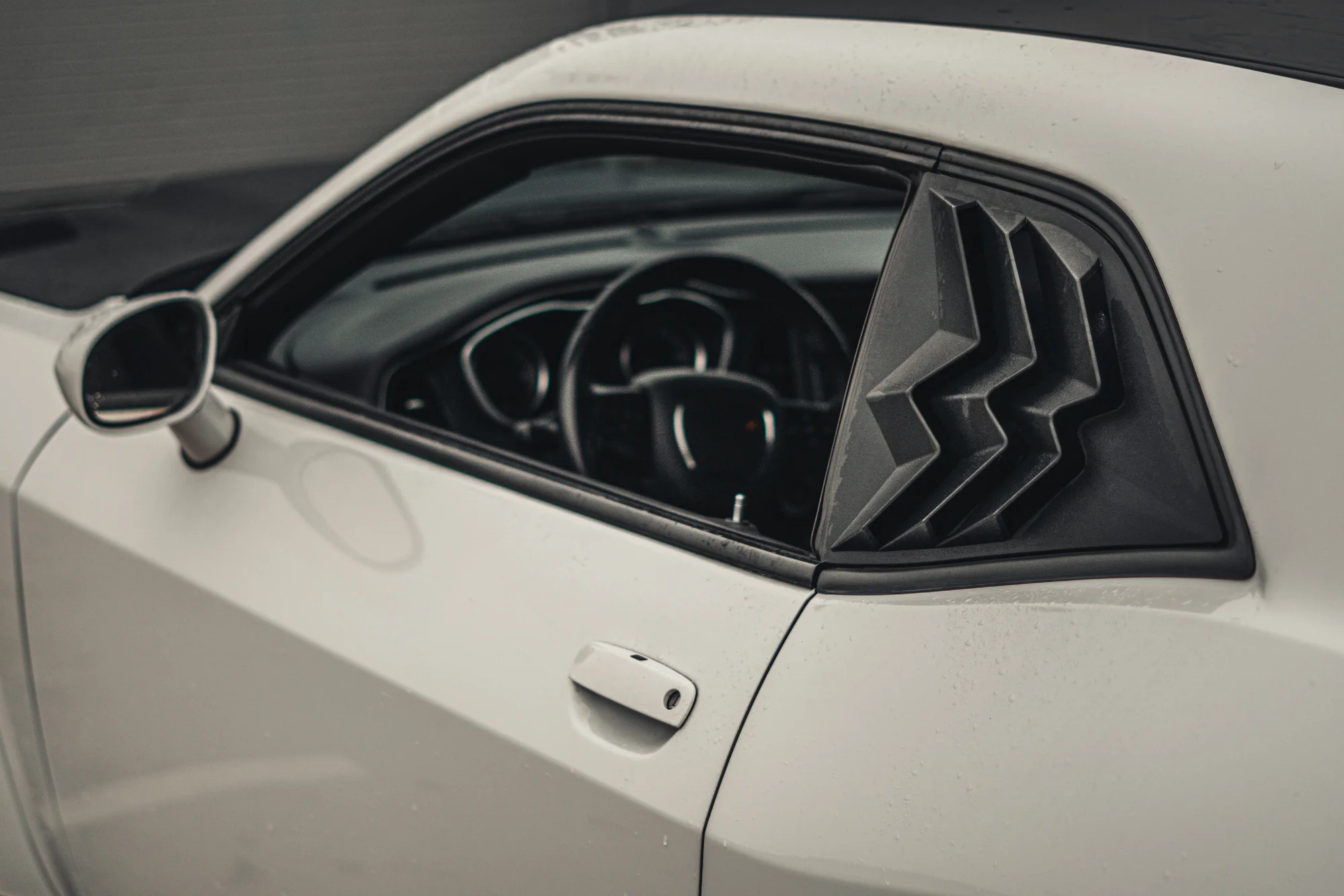 Brutální Dodge Challenger SRT Wide Body: spolujízda, řízení či pronájem