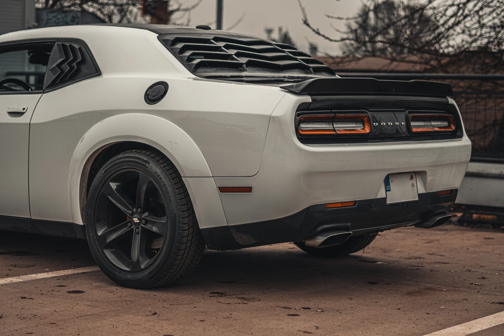 Brutální Dodge Challenger SRT Wide Body: spolujízda, řízení či pronájem