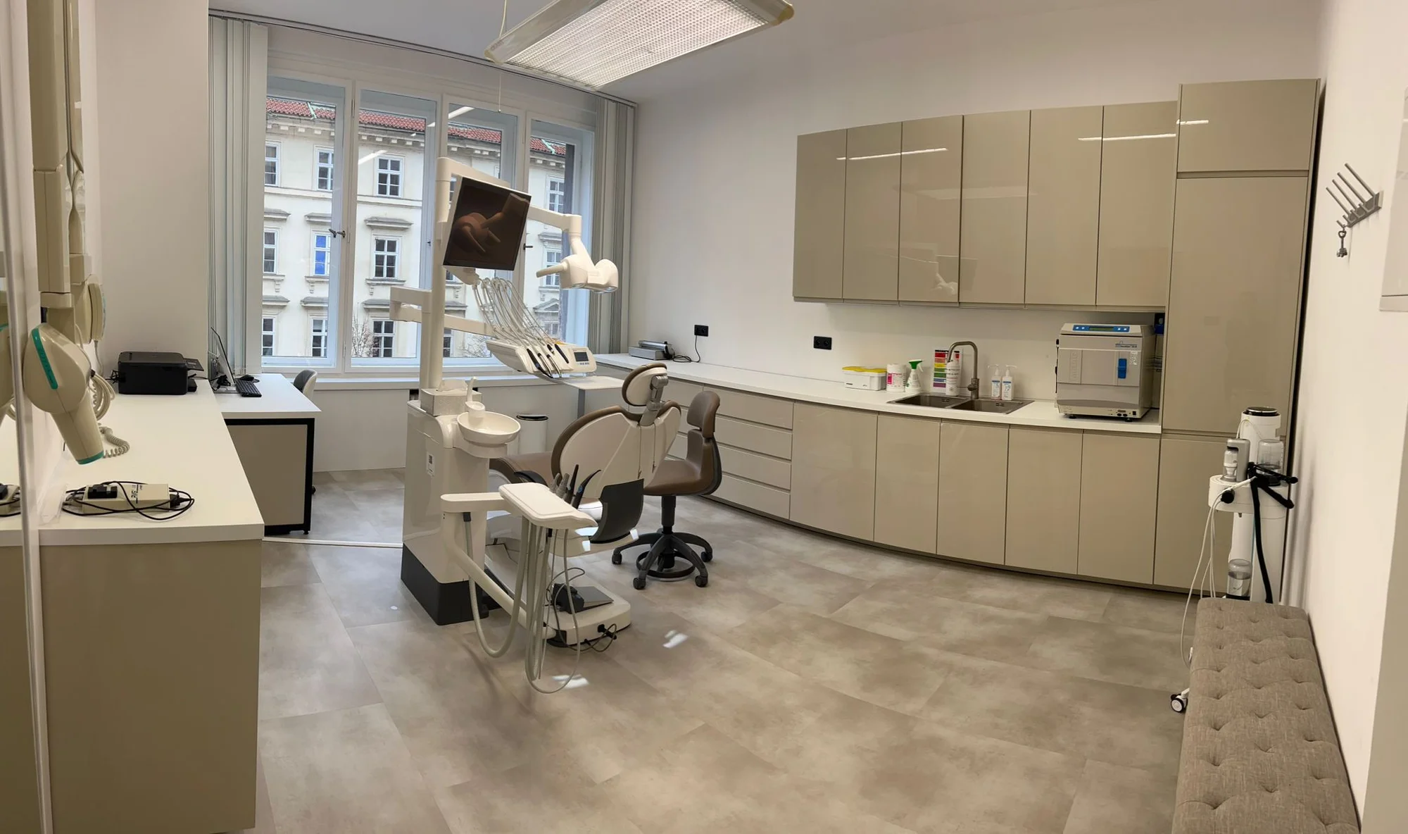 Dentální hygiena s airflow a za použití ultrazvuku pro pacienty od 15 let a dospělé
