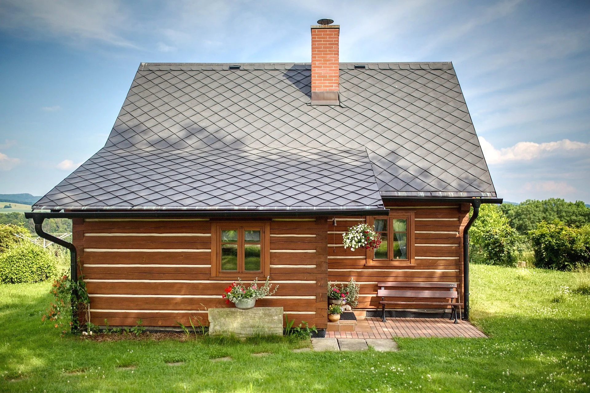 Stylová roubenka u Adršpachu až pro 8 osob: vybavená kuchyňka, kamna a výlety