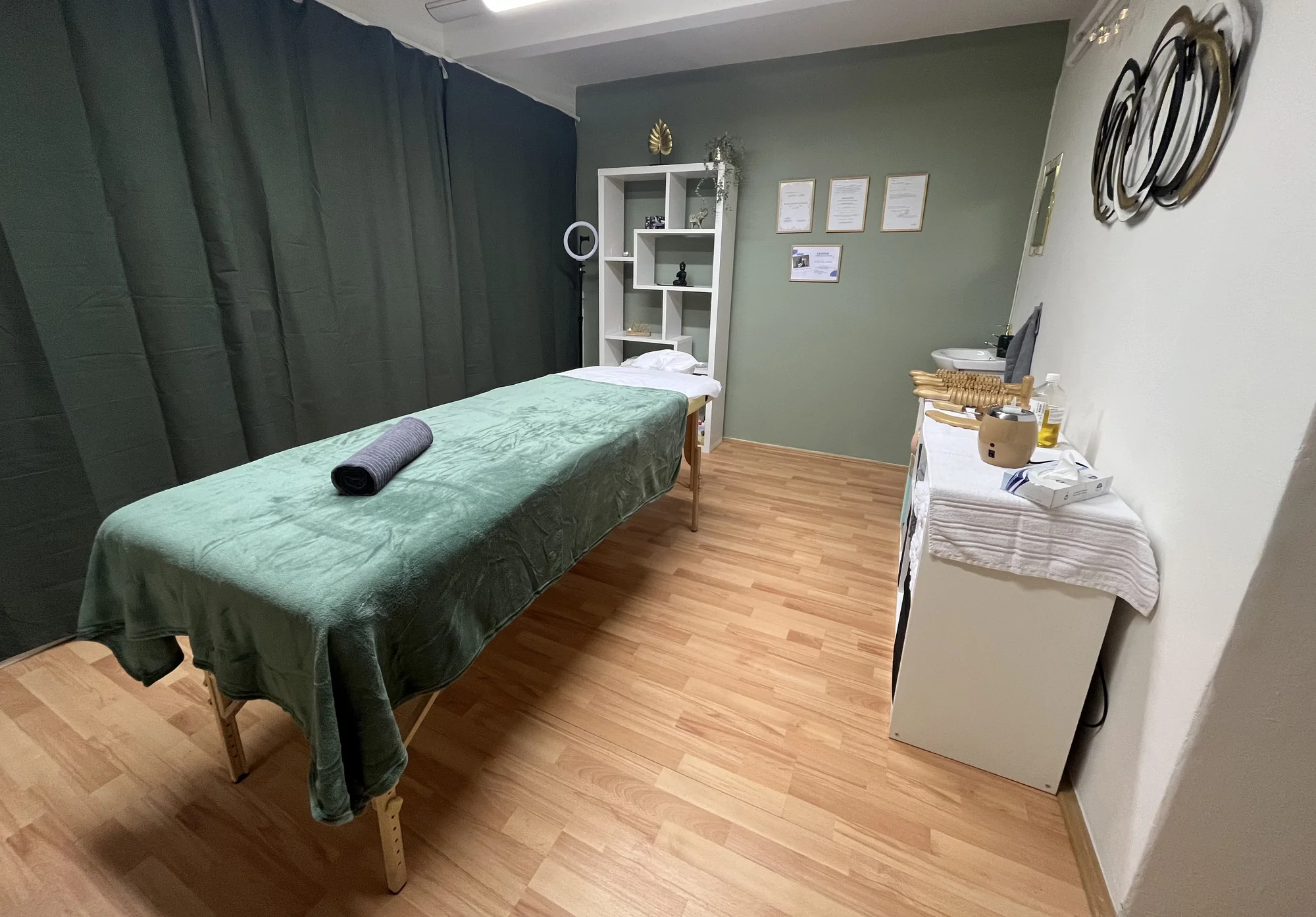 Masáž dřevěnými válečky a laserová lipolýza: 20–90 minut péče proti celulitidě a toxinům