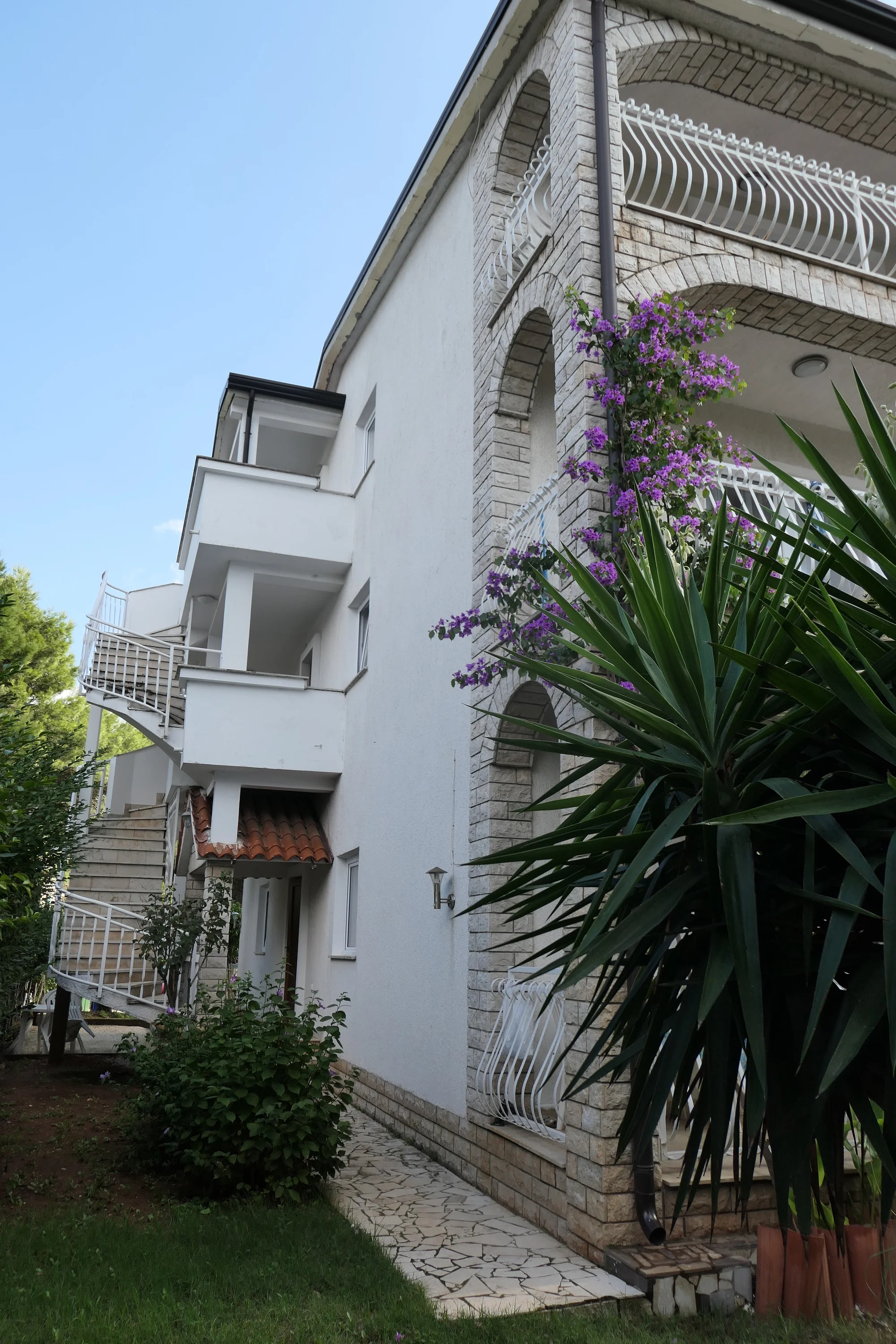 Jižní Istrie pro páry i rodiny: apartmán až pro 7 osob u krásné přírodní rezervace Kamenjak