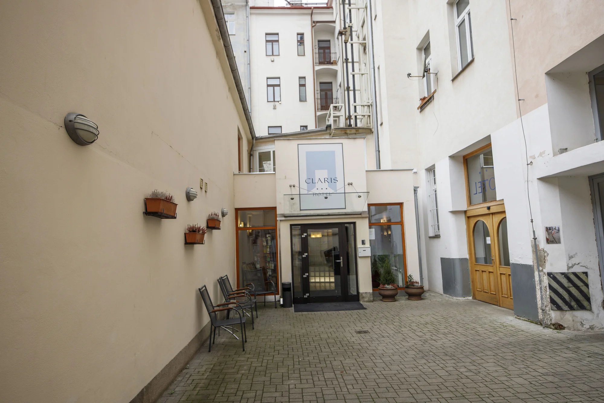 Pobyt v klidné části Prahy na dosah Václaváku: nocleh i možnost bufetové snídaně