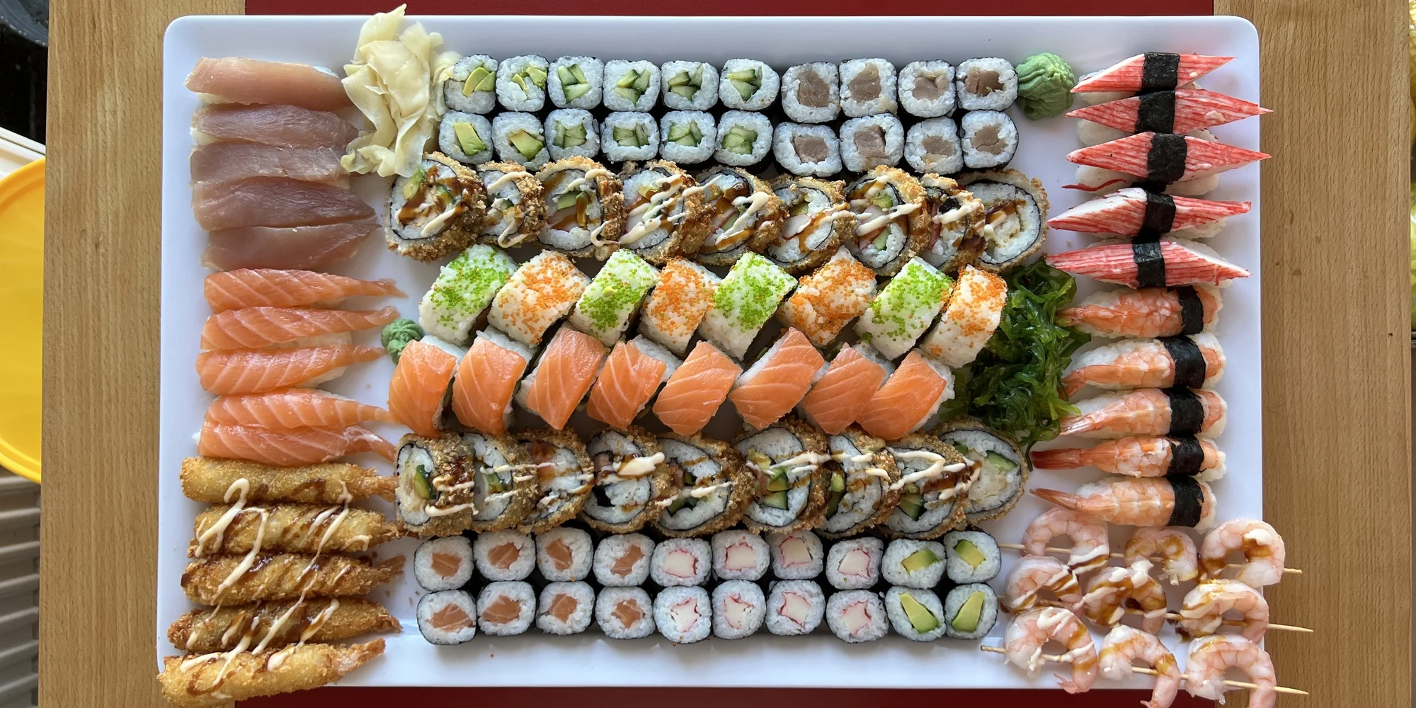 Vymazlené sushi sety pro celou partu: 98-108 ks maki, nigiri i rolek v tempuře