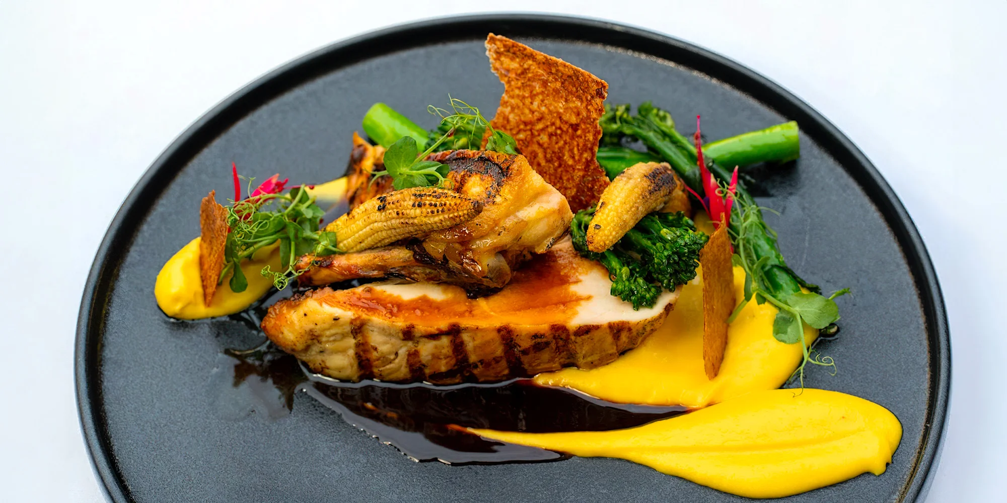 Pětichodové menu á la carte s lahví vína v oceňované The Grand Mark Prague pro 2 osoby