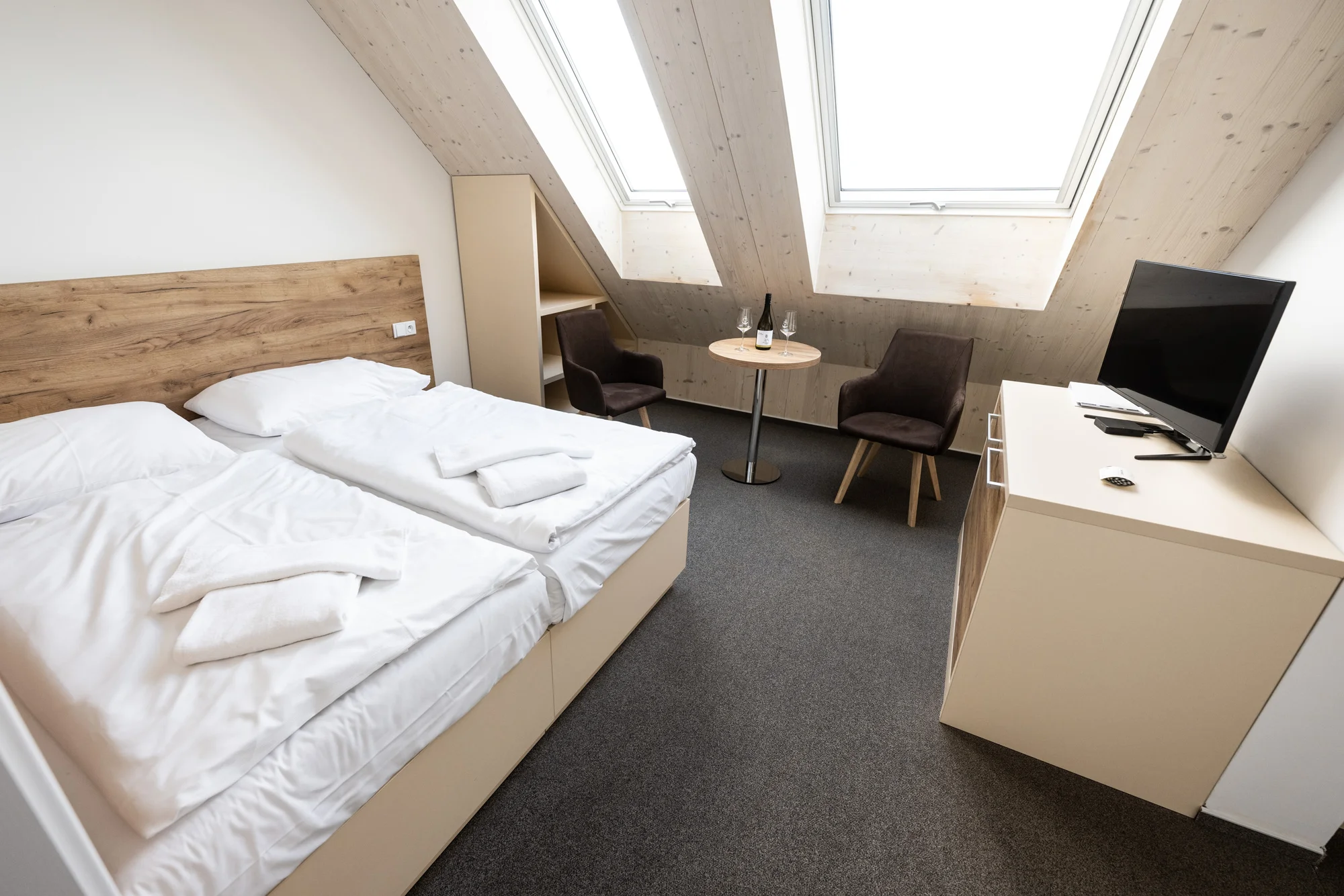 Pobyt na Monínci: hotel s vnitřním bazénem, vířivkou a snídaní