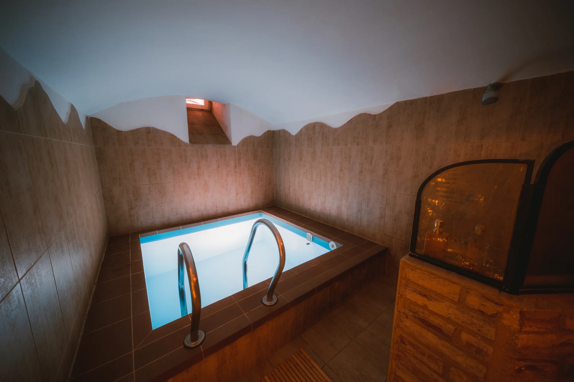 Privátní wellness: 90, 120 nebo 180min. vířivky, sauny a relaxační místnosti pro 2 osoby