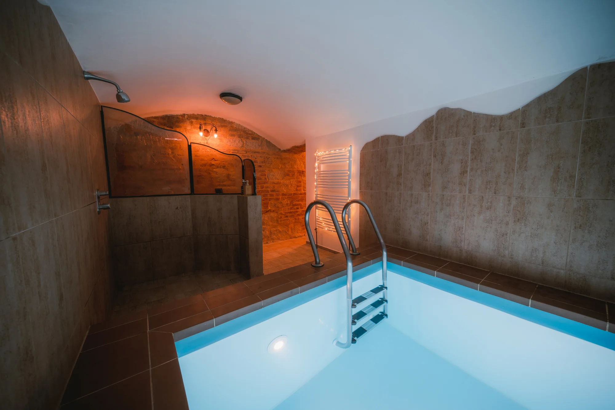 Privátní wellness: 90, 120 nebo 180min. vířivky, sauny a relaxační místnosti pro 2 osoby