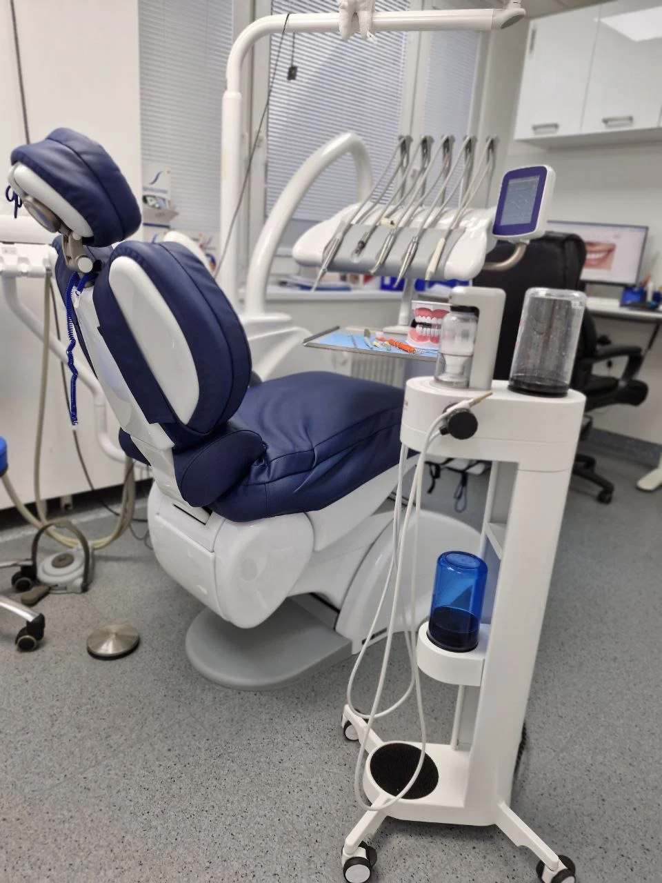 Kompletní dentální hygiena pro dospělé: odstranění kamene, fluoridace i pískování