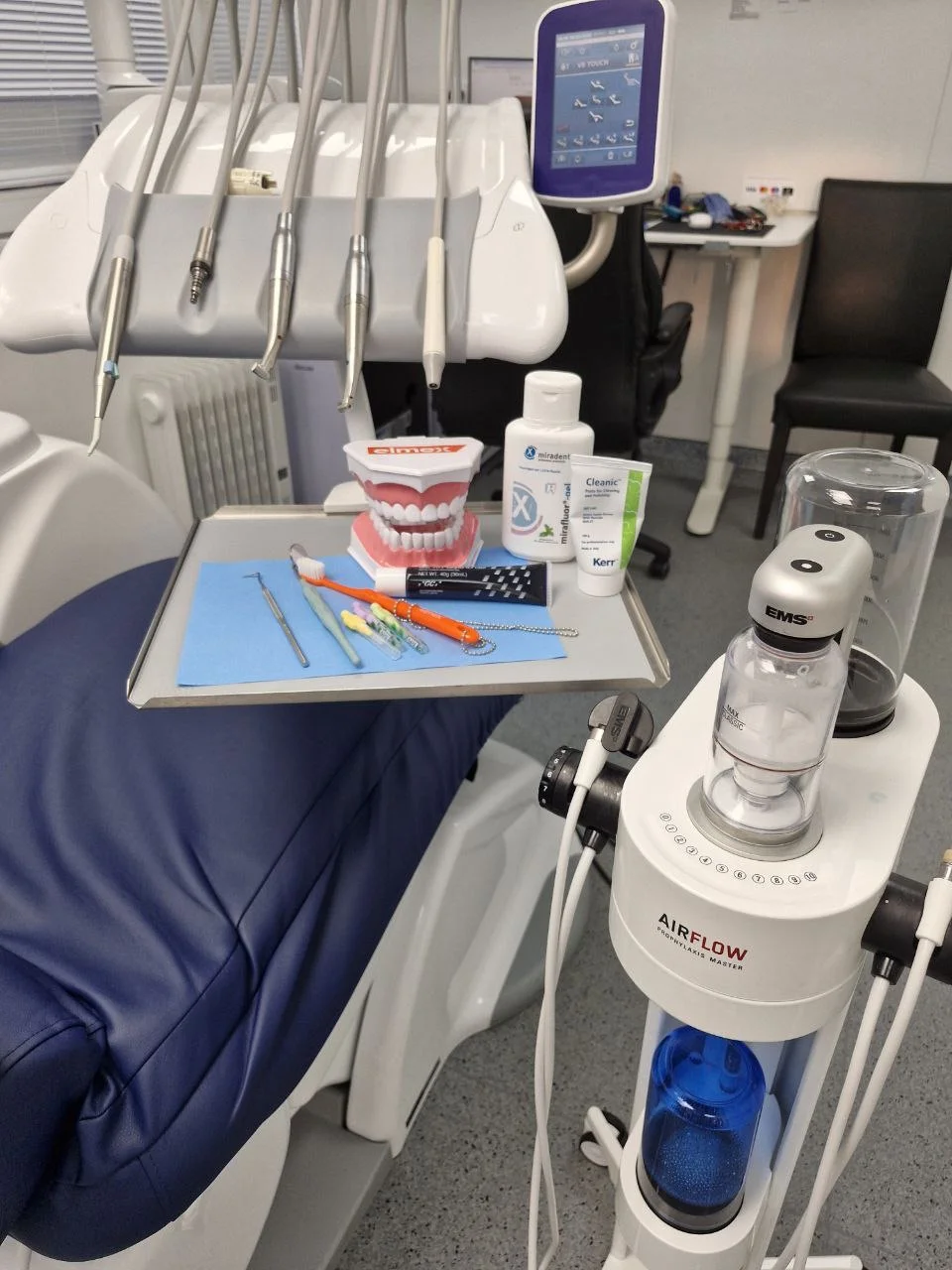 Kompletní dentální hygiena pro dospělé: odstranění kamene, fluoridace i pískování