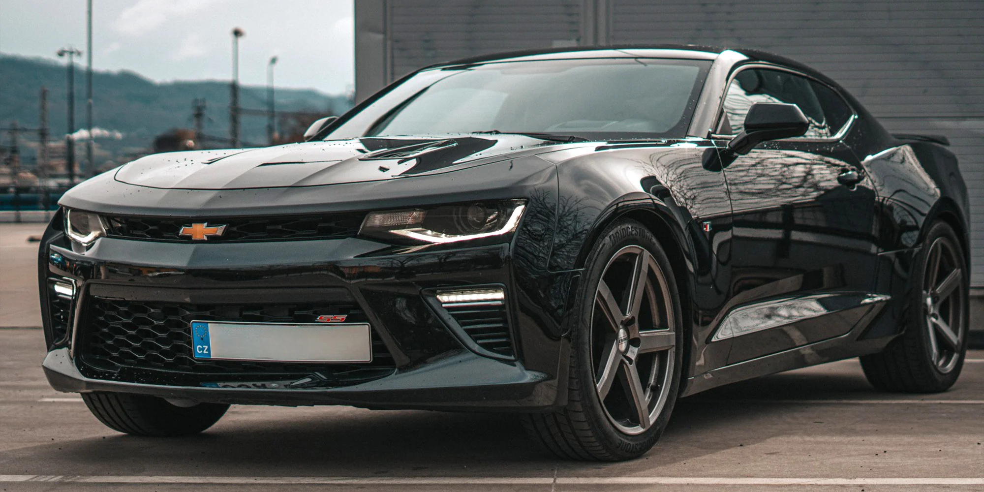 Jízda v super káře dle výběru: Challenger, Camaro nebo Mustang na15 - 50 min.