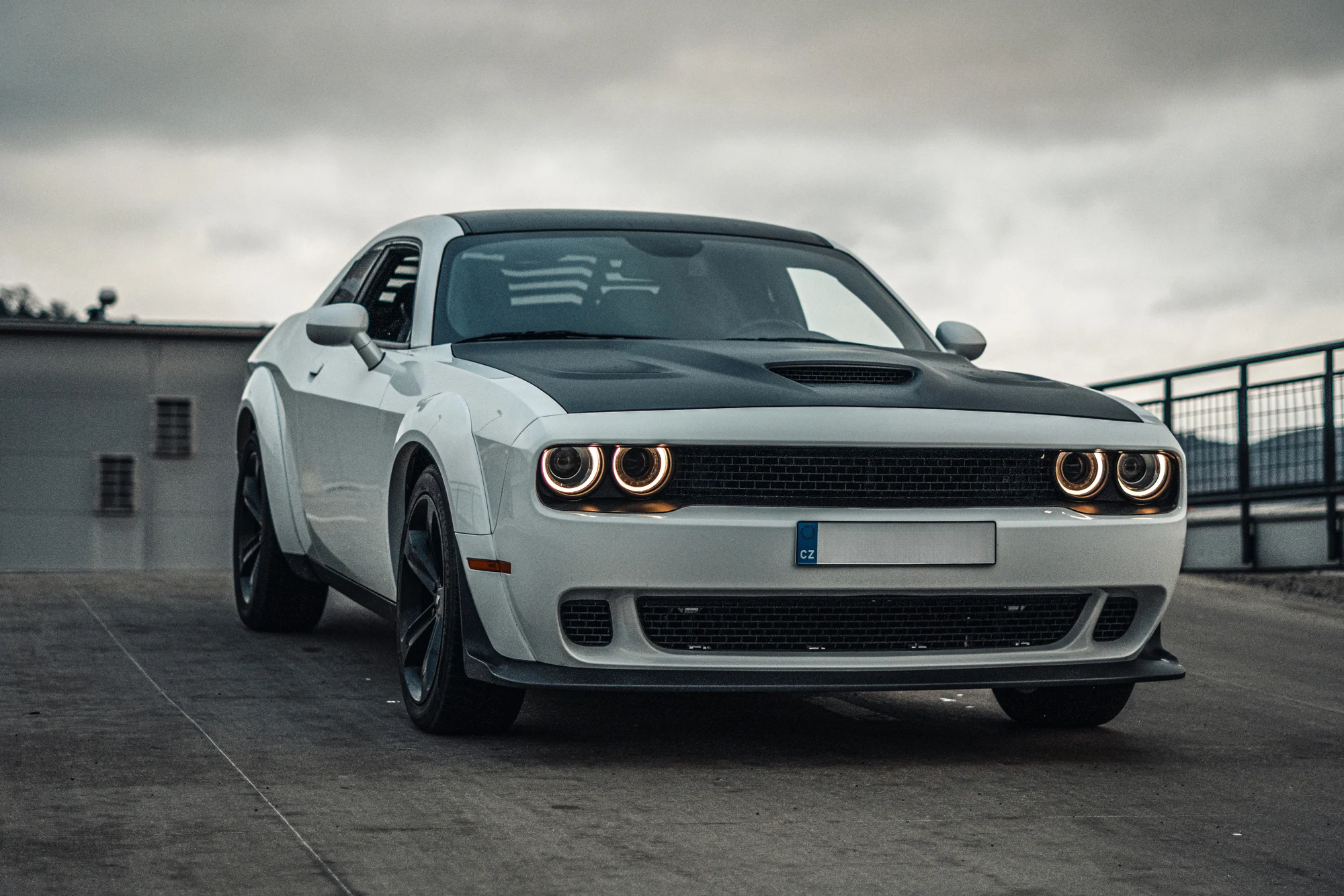 Jízda v super káře dle výběru: Challenger, Camaro nebo Mustang na15 - 50 min.