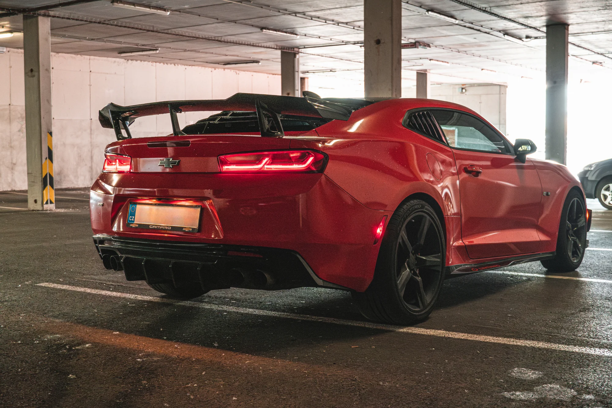 Jízda v super káře dle výběru: Challenger, Camaro nebo Mustang na15 - 50 min.