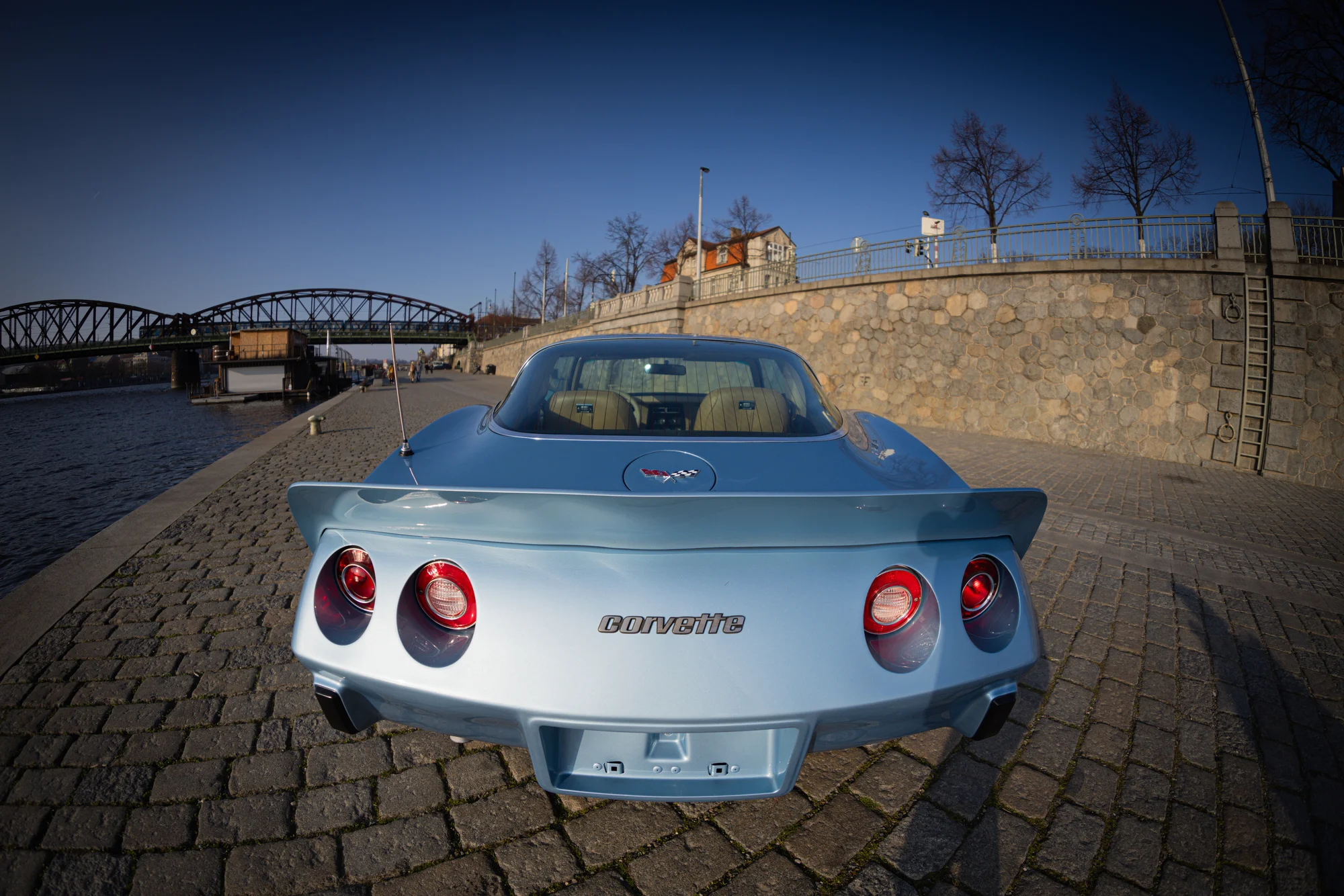 Jízda ve veteránské klasice Chevrolet Corvette V8 1979: na výběr 20, 40 či 50 minut řízení nebo spolujízdy