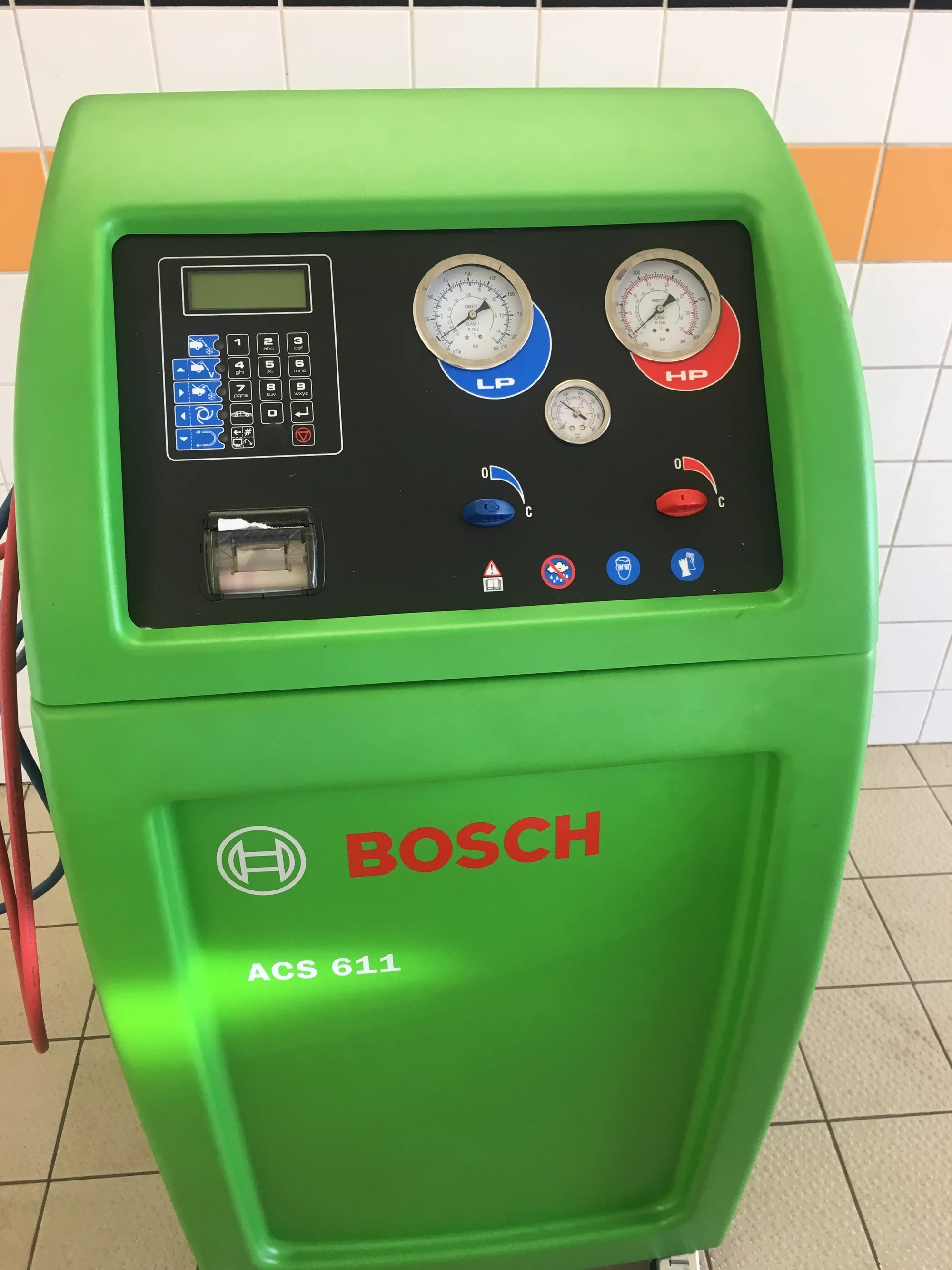 Čistá jízda: ruční mytí karoserie, čištění interiéru i servis klimatizace