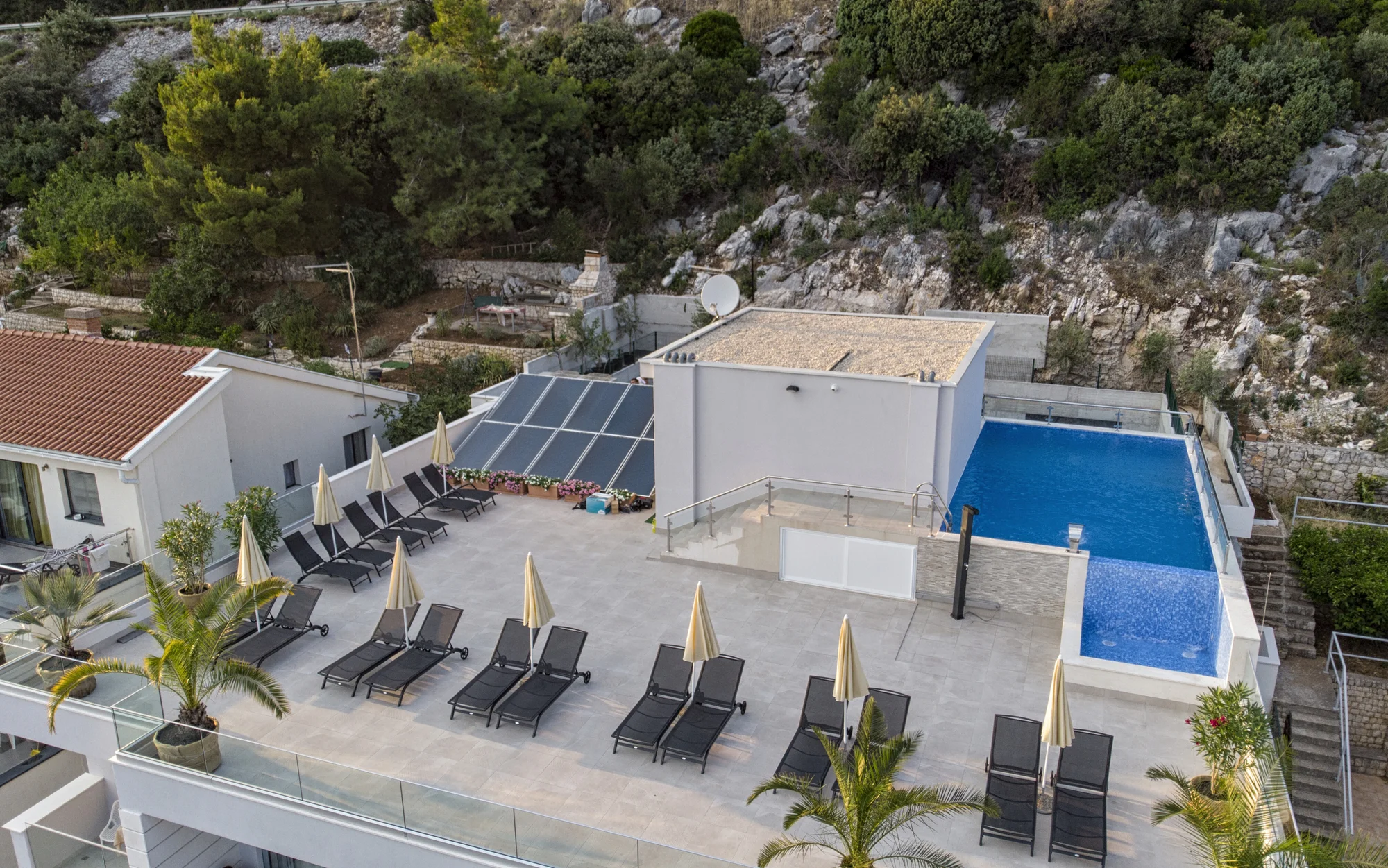 Objevte krásy Bosny a Hercegoviny: dovolená s polopenzí ve 4* hotelu s vlastní pláží i střešním bazénem