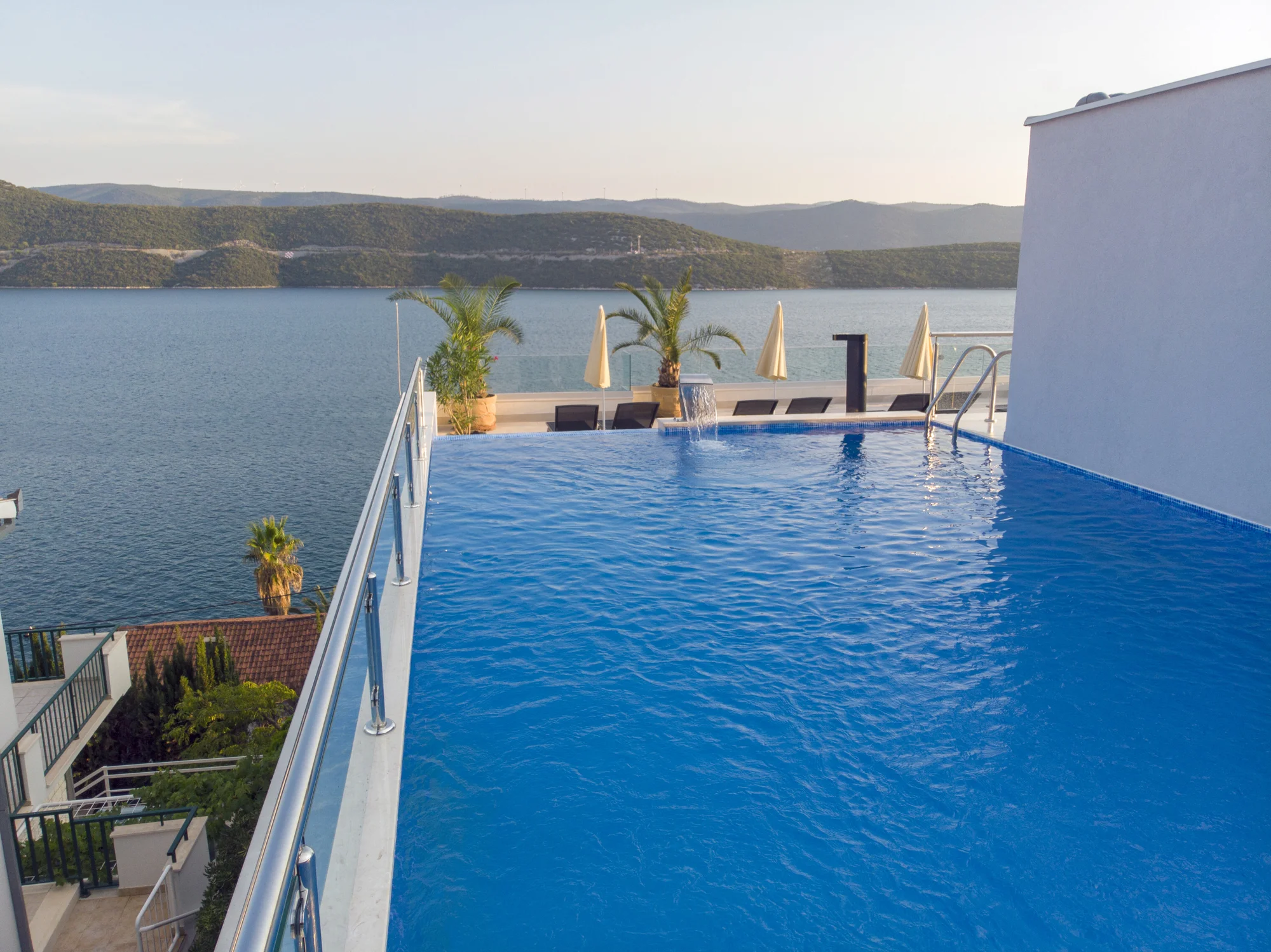 Objevte krásy Bosny a Hercegoviny: dovolená s polopenzí ve 4* hotelu s vlastní pláží i střešním bazénem