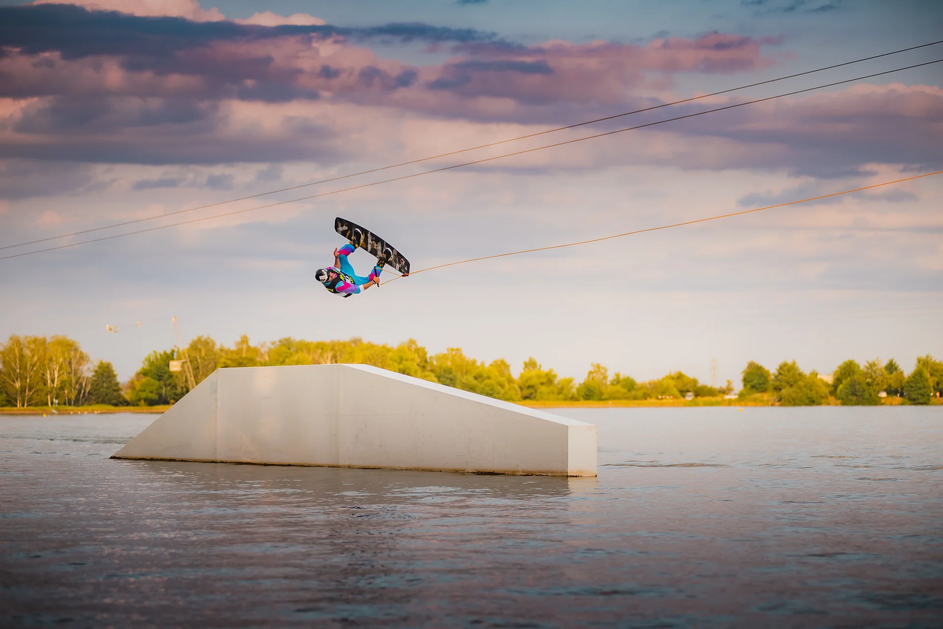 Parádní jízda po vodní hladině: wakeboarding až na 1 hodinu s možností trenéra pro 1–4 osoby