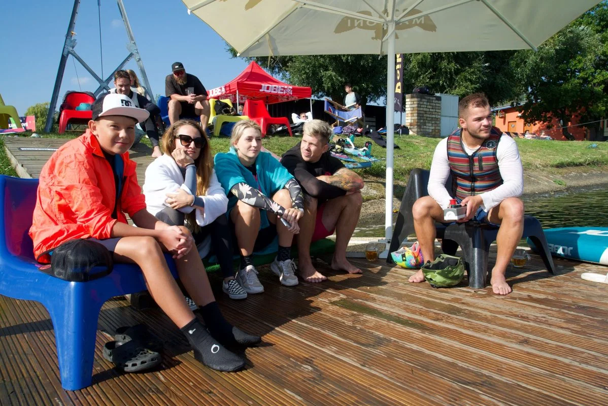 Jízda po vodní hladině: wakeboarding na 1 hodinu i vč. vybavení a instruktora, 1 nebo až 4 osoby