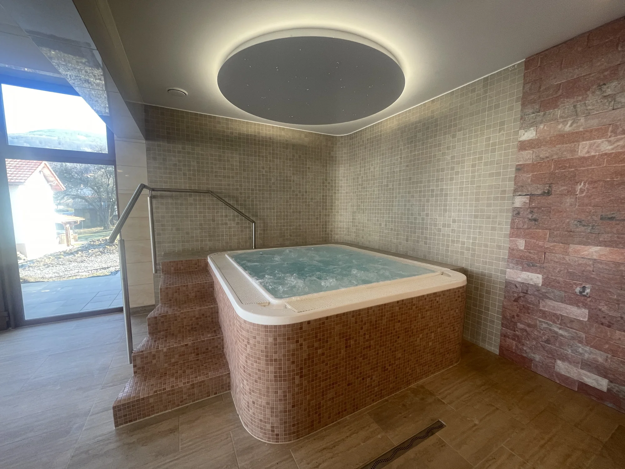 Pobyt v krásném prostředí resortu Sivý Kameň****: polopenze, nově otevřený wellness i lahev vína