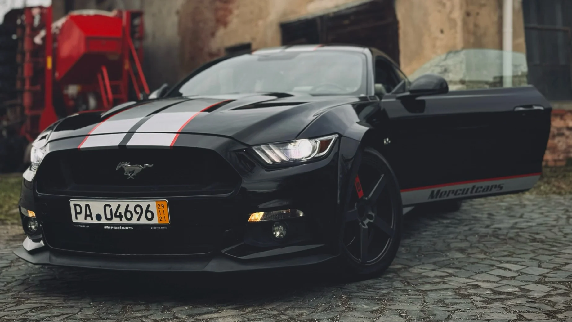 Unikátní zážitek: jízda ve vytuněném Fordu Mustang GT bez intsruktora i se spolujezdcem zdarma
