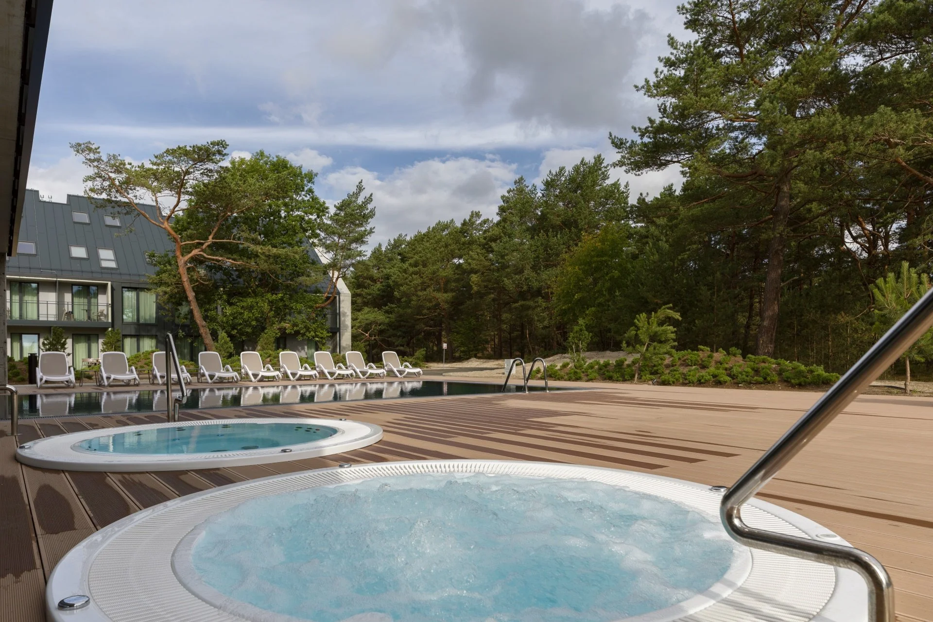 Pobyt v novém rodinném hotelu u Baltu jen 5 min. od pláže: snídaně či polopenze, neomezený wellness