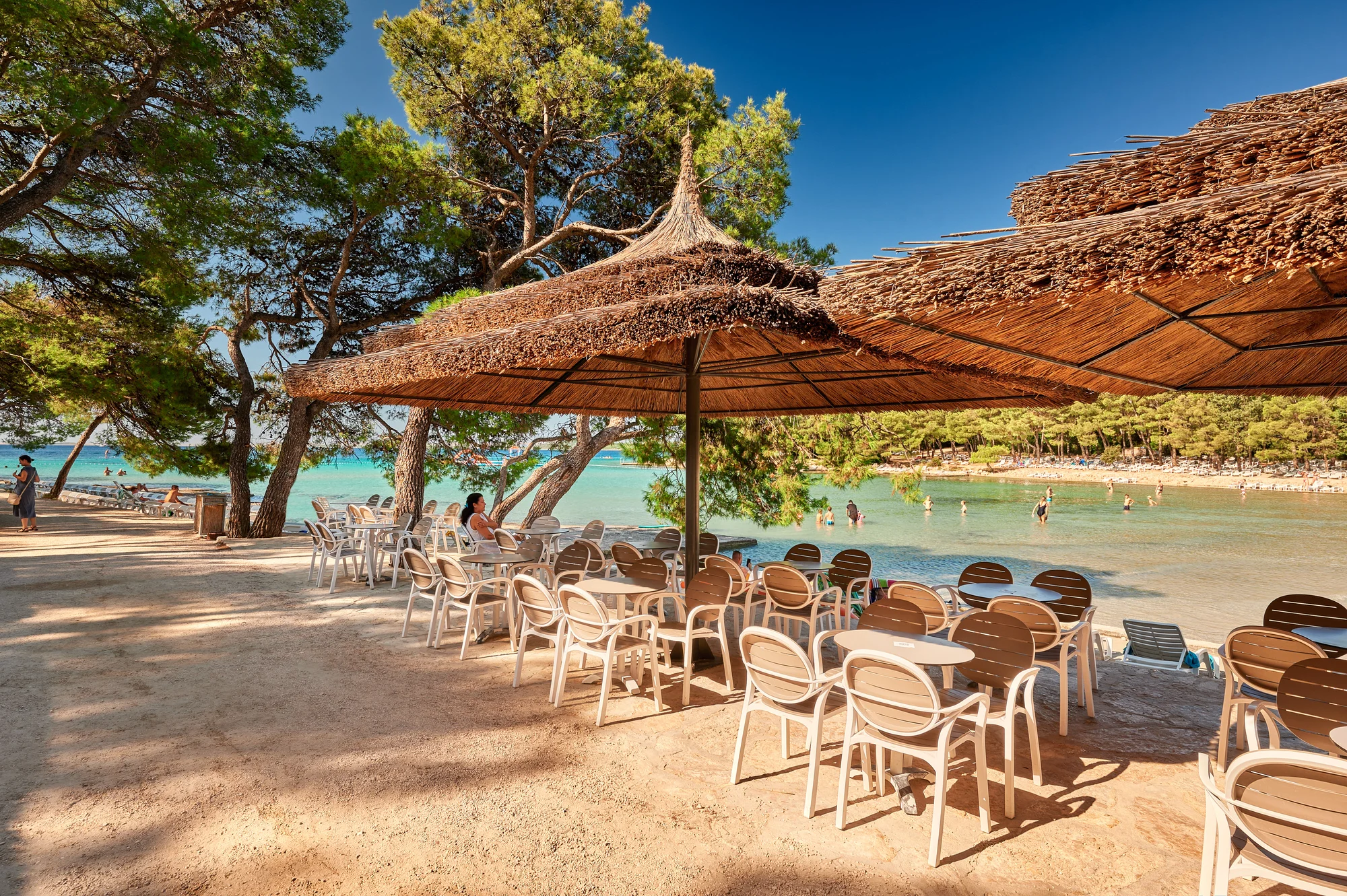 Super plážový resort v Pakoštane: ubytování v bungalovu, plná penze a spousta atrakcí zdarma