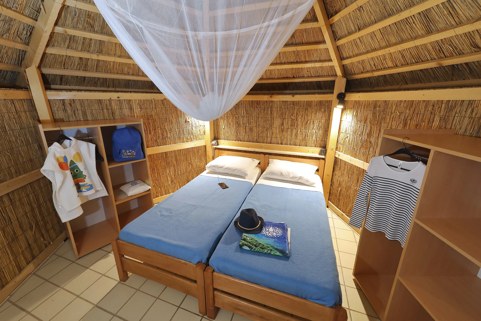 Super plážový resort v Pakoštane: ubytování v bungalovu, plná penze a spousta atrakcí zdarma