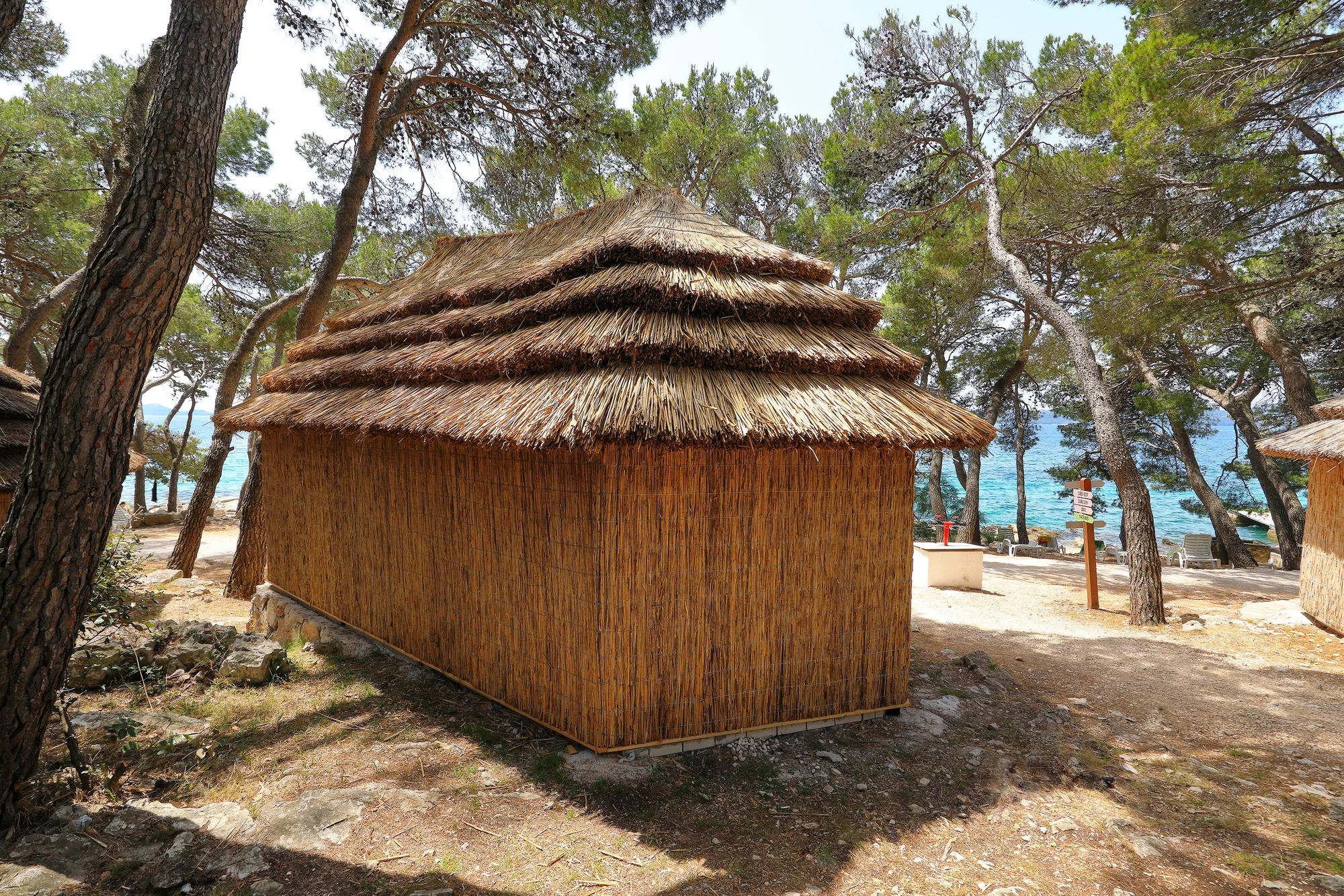 Super plážový resort v Pakoštane: ubytování v bungalovu, plná penze a spousta atrakcí zdarma