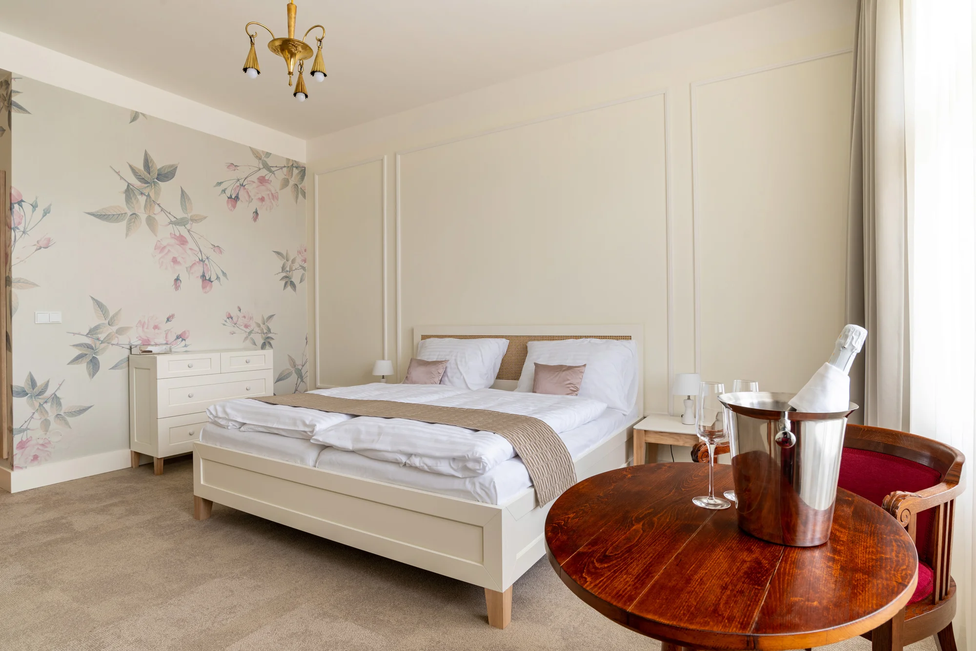 Luxusní 4* pobyt v secesní továrníkově vile: jídlo, možnost wellness i procedur v Rožnovských pivních lázních