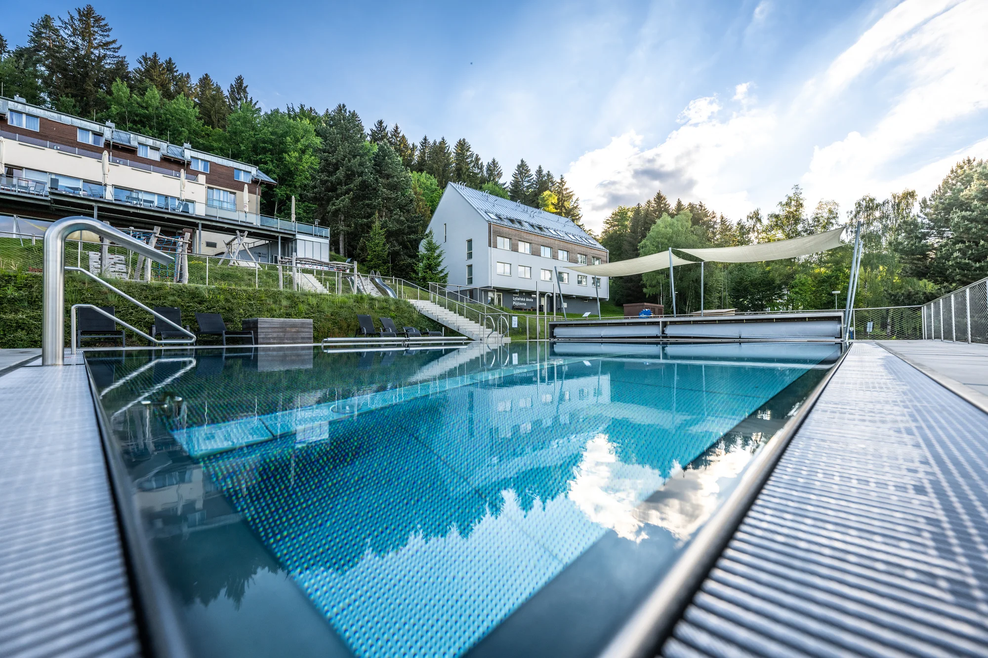Pobyt na Monínci: hotel s vnitřním bazénem, vířivkou a snídaní