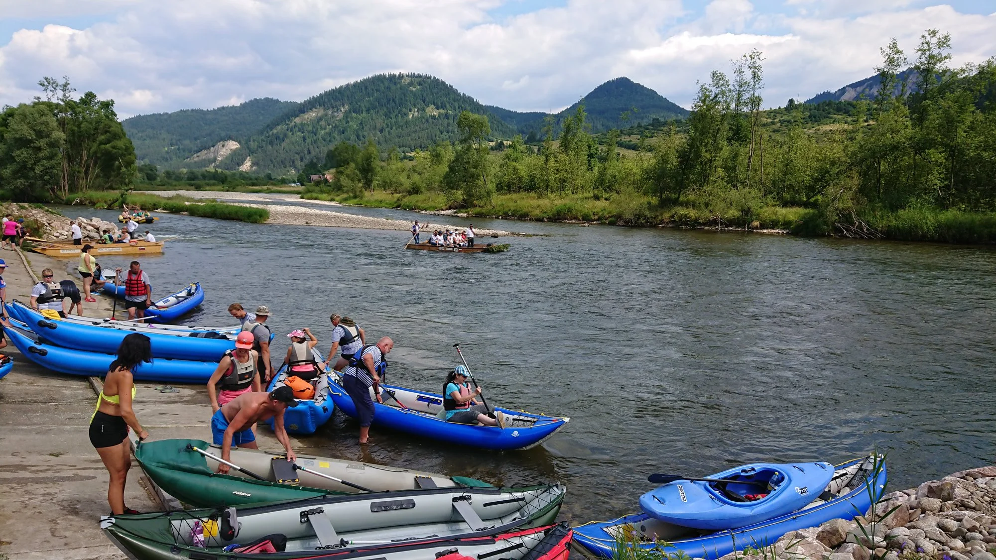 Zapůjčení raftu Colorado pro 4 nebo 6 osob na den či víkend