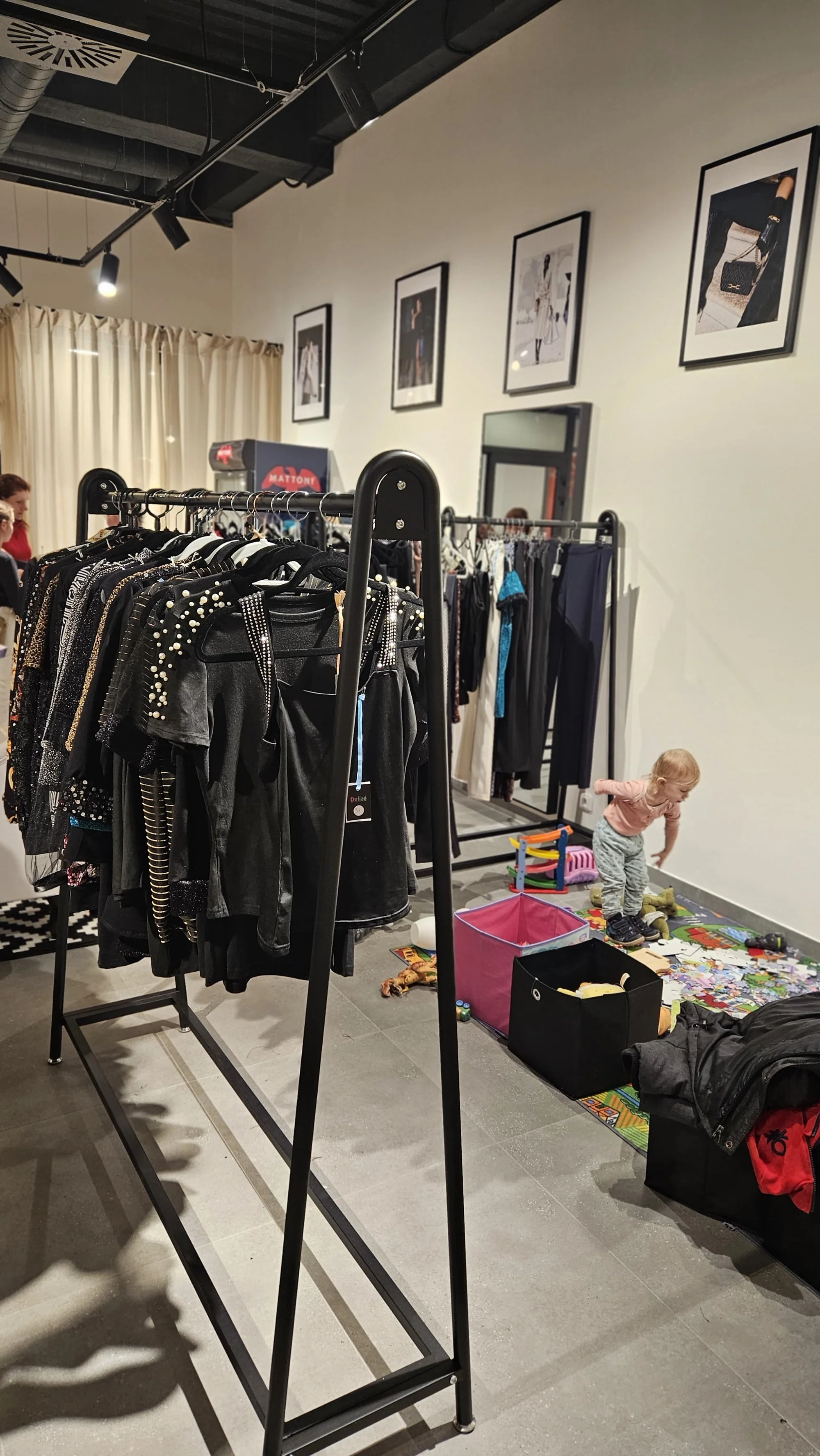 Proměna looku se stylistkou pro 1 os. i partu kamarádek vč. líčení a focení i otevřený voucher