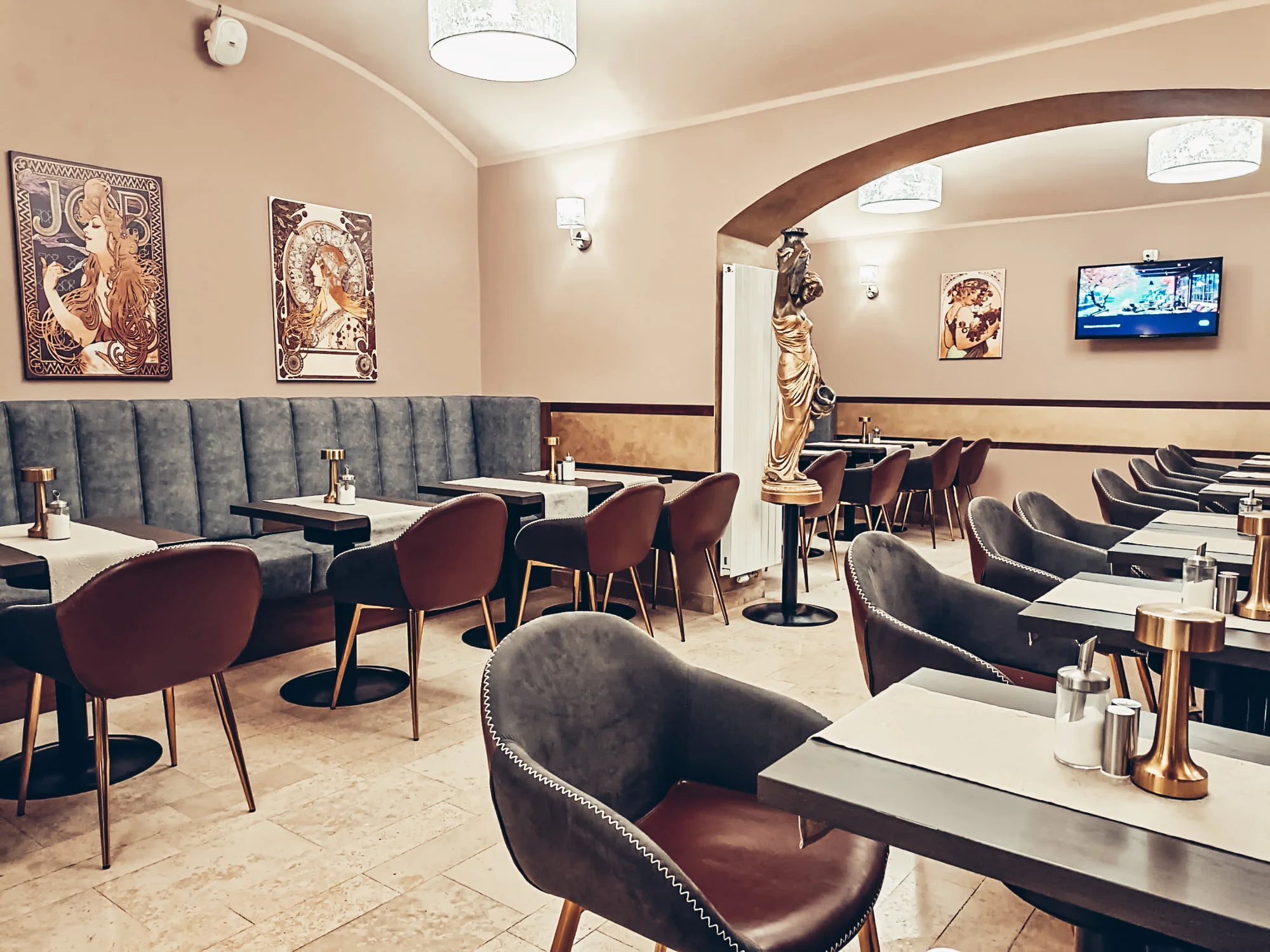 S láskou do Prahy: 4* hotel v centru, snídaně, romantický večer na lodi