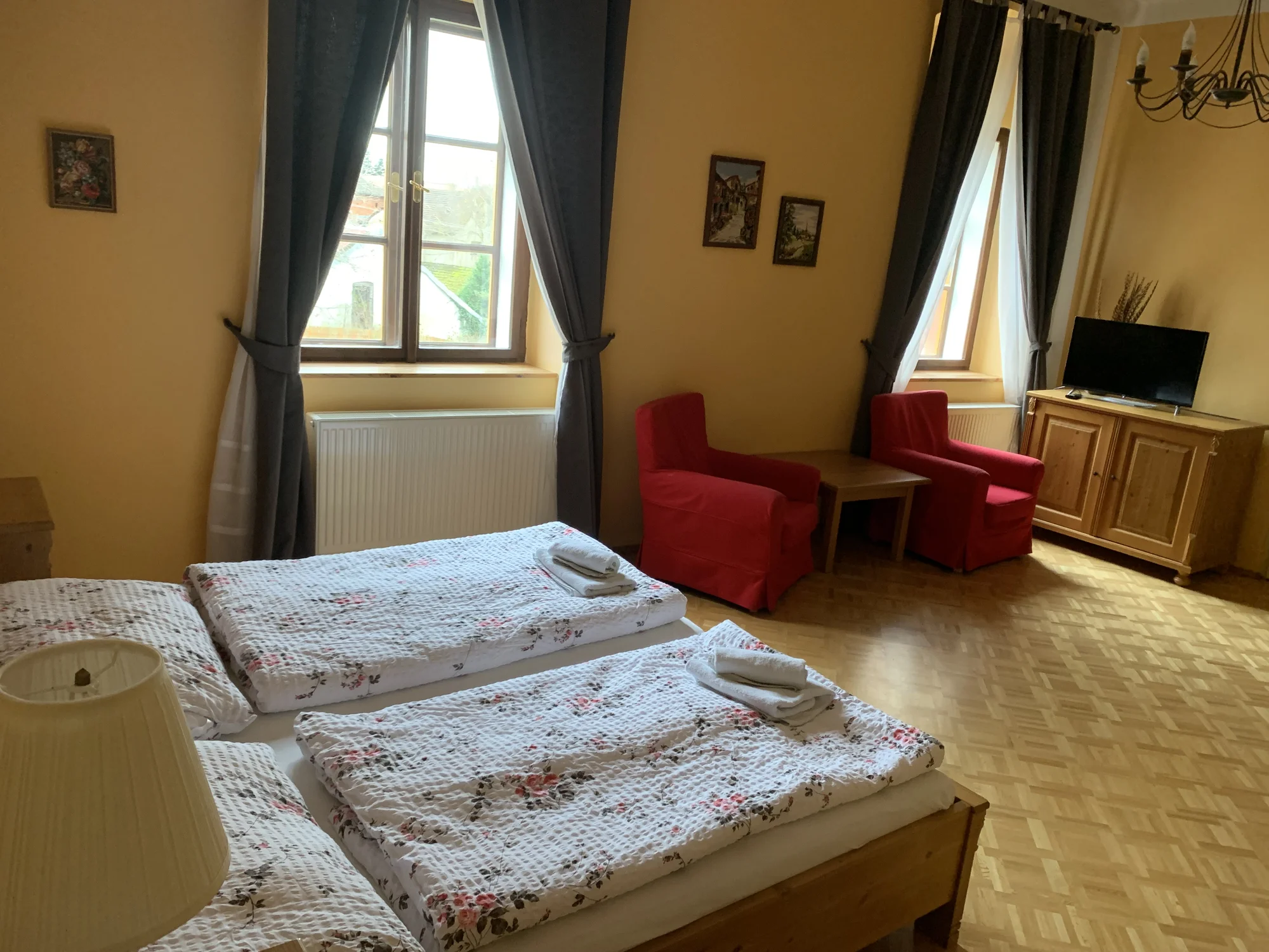 Romantika na zámku: snídaně, bazén se slanou vodou, možnost privátního wellness či apartmá s vířivkou