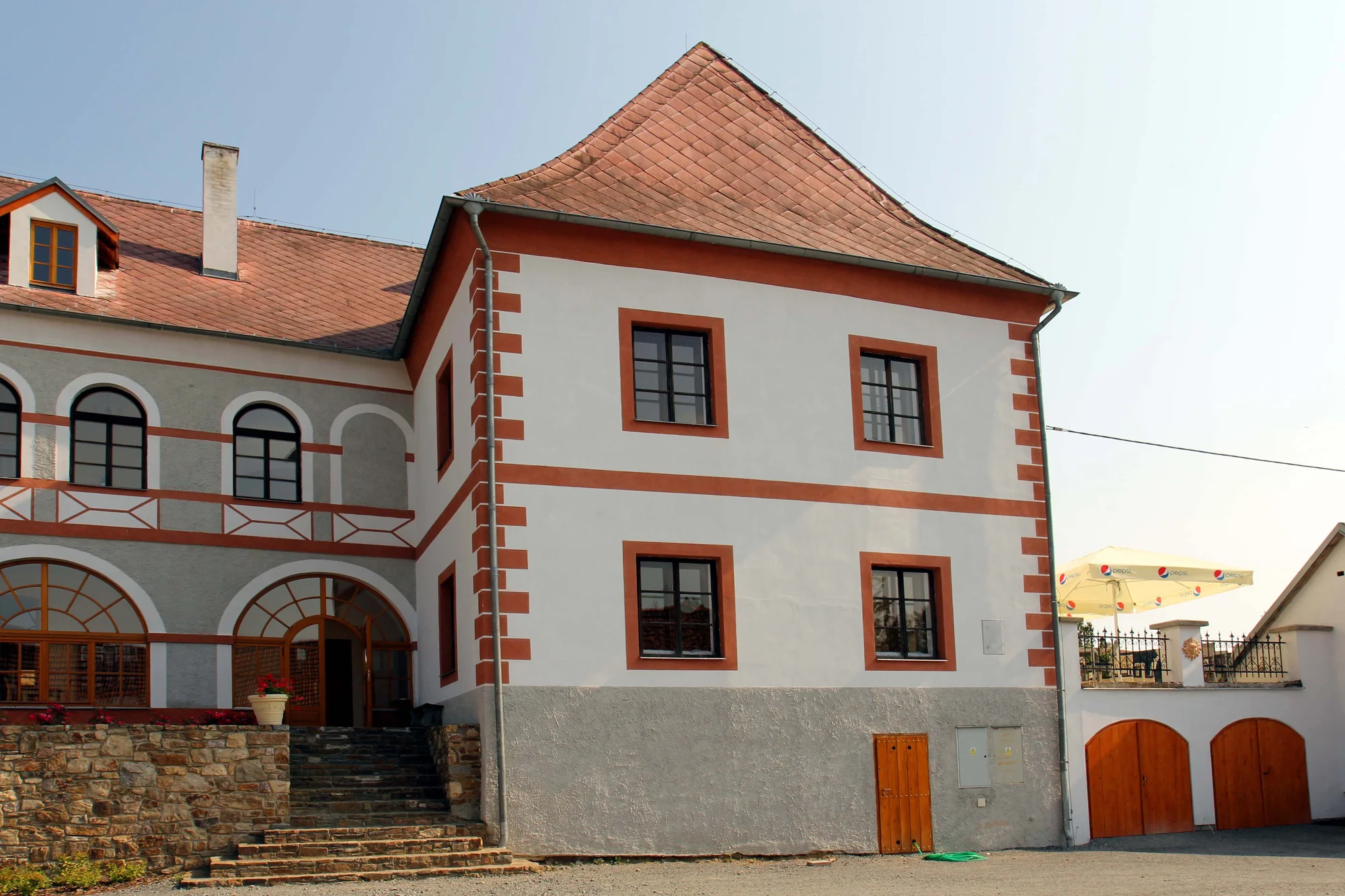 Romantika na zámku: snídaně, bazén se slanou vodou, možnost privátního wellness či apartmá s vířivkou